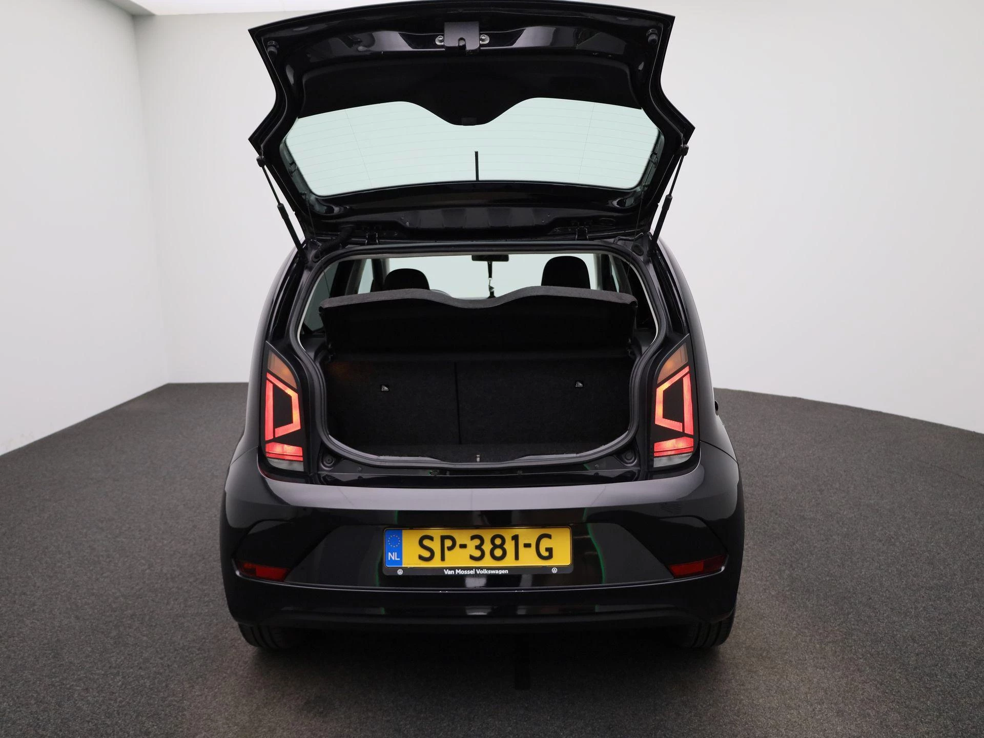 Volkswagen-up!-image-10