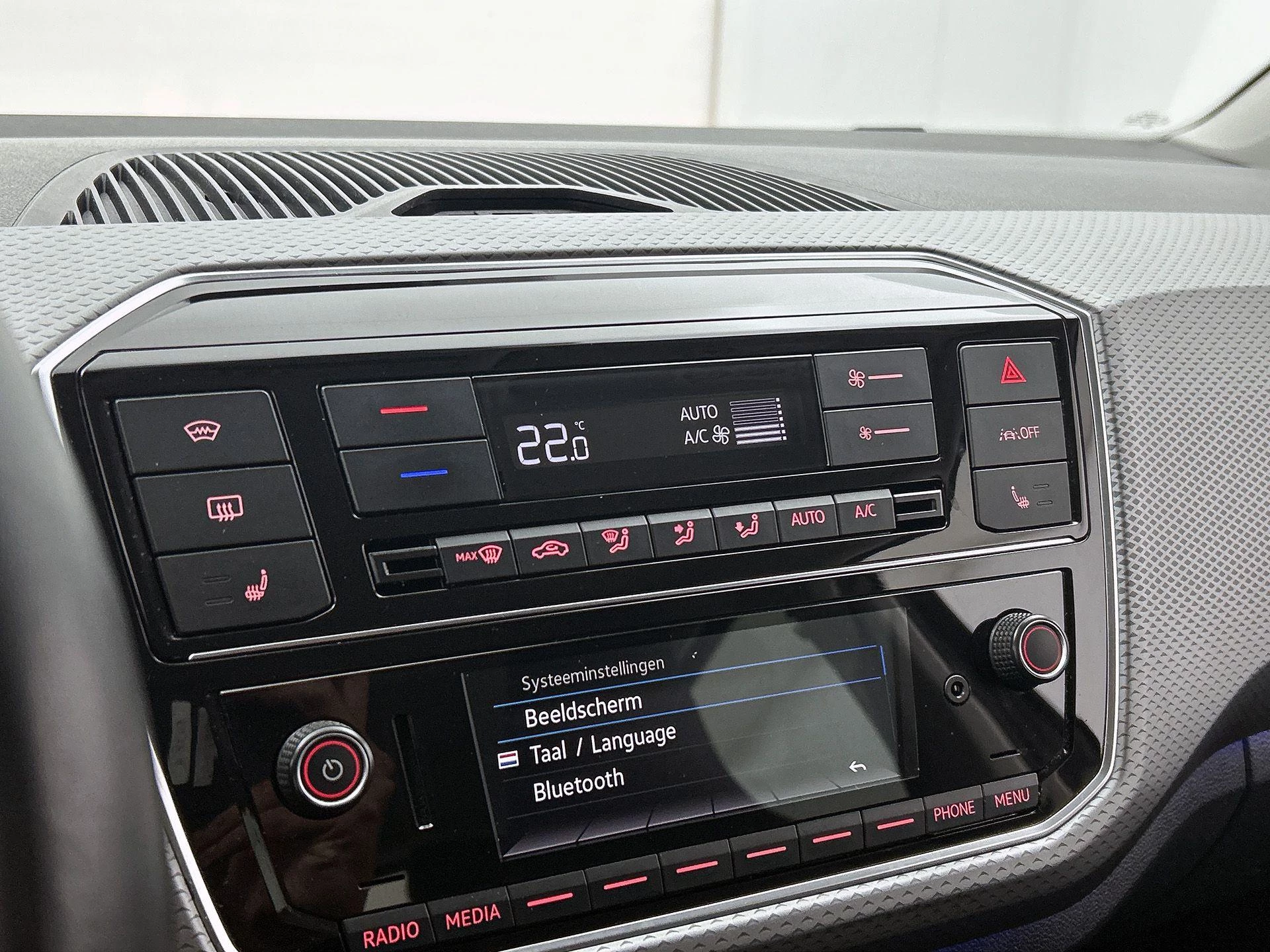 Volkswagen-e-up!-image-25