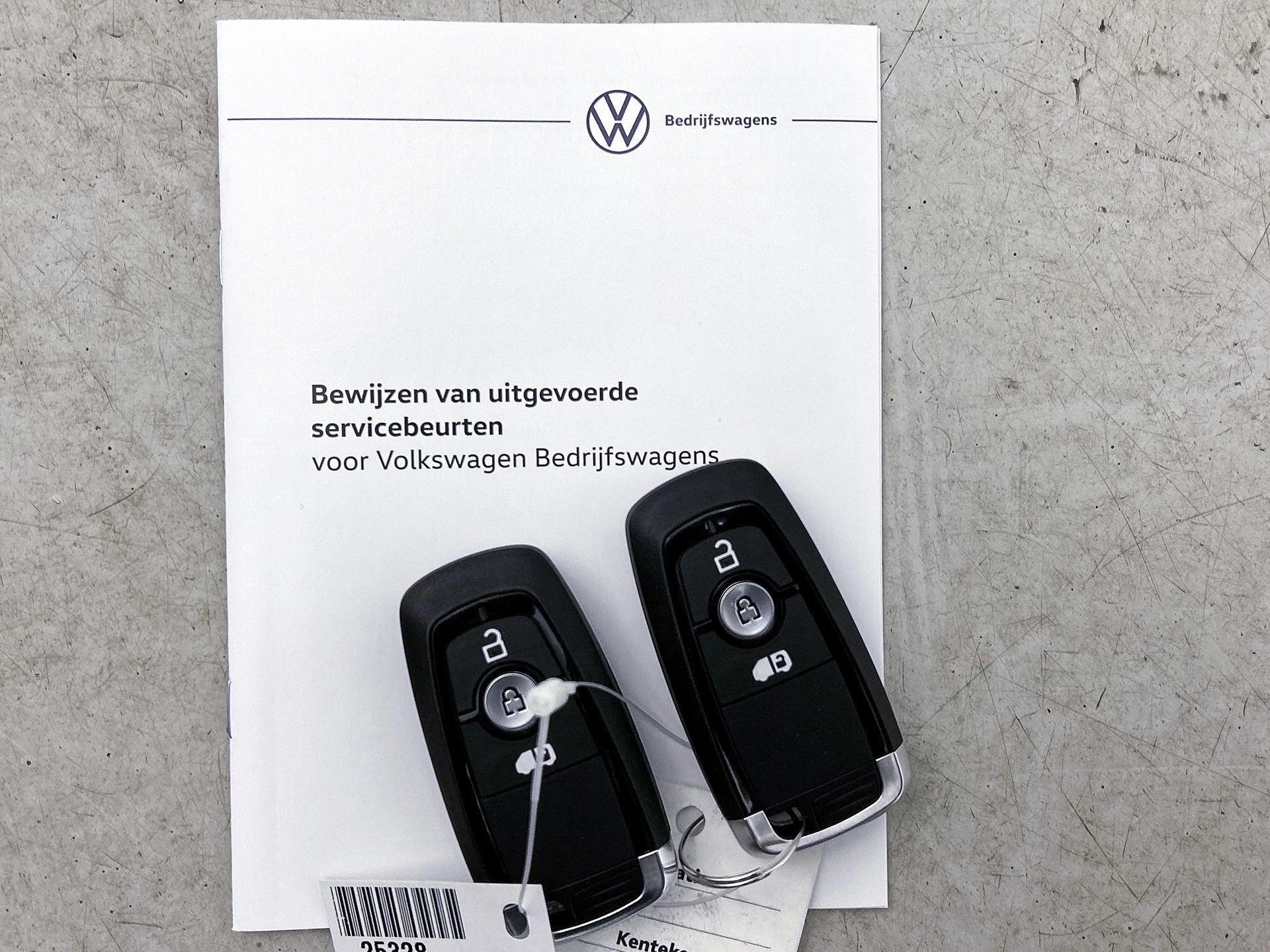 Volkswagen-e-Transporter-image-33