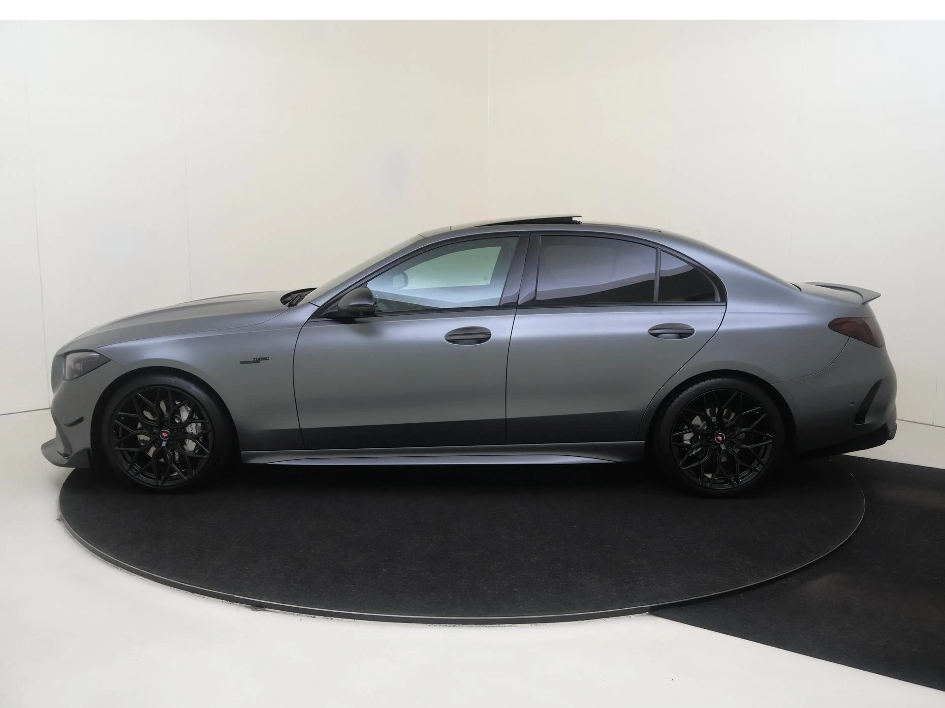 Mercedes-Benz-C-Klasse-image-8