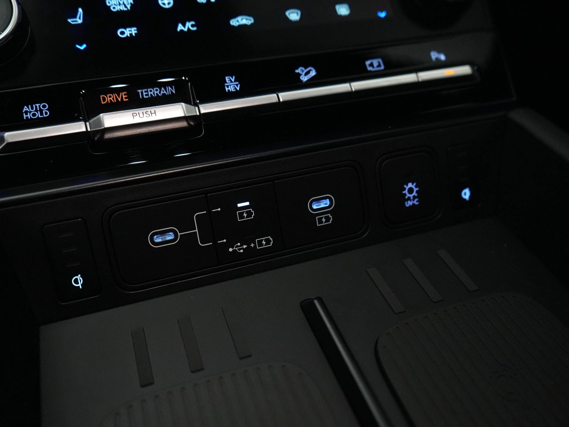 Hyundai-Santa Fe-image-16