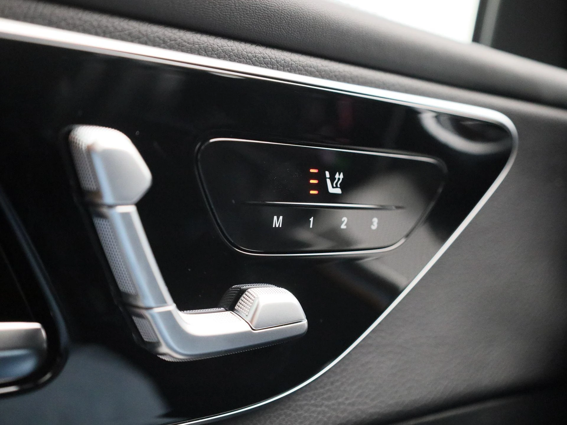 Mercedes-Benz-GLC-image-36