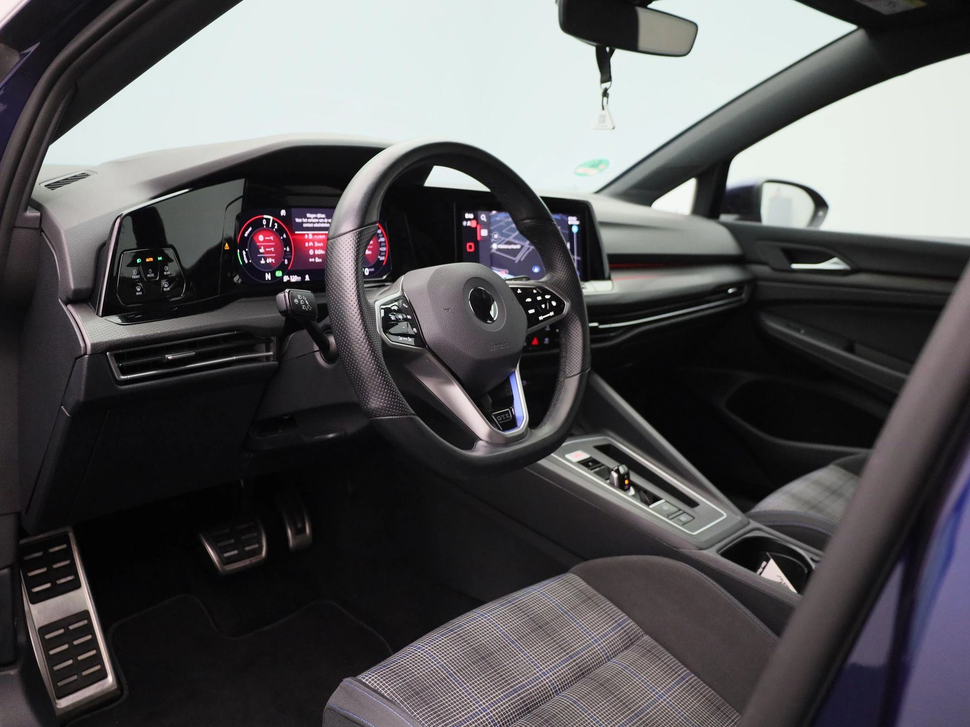 Volkswagen-Golf-image-31