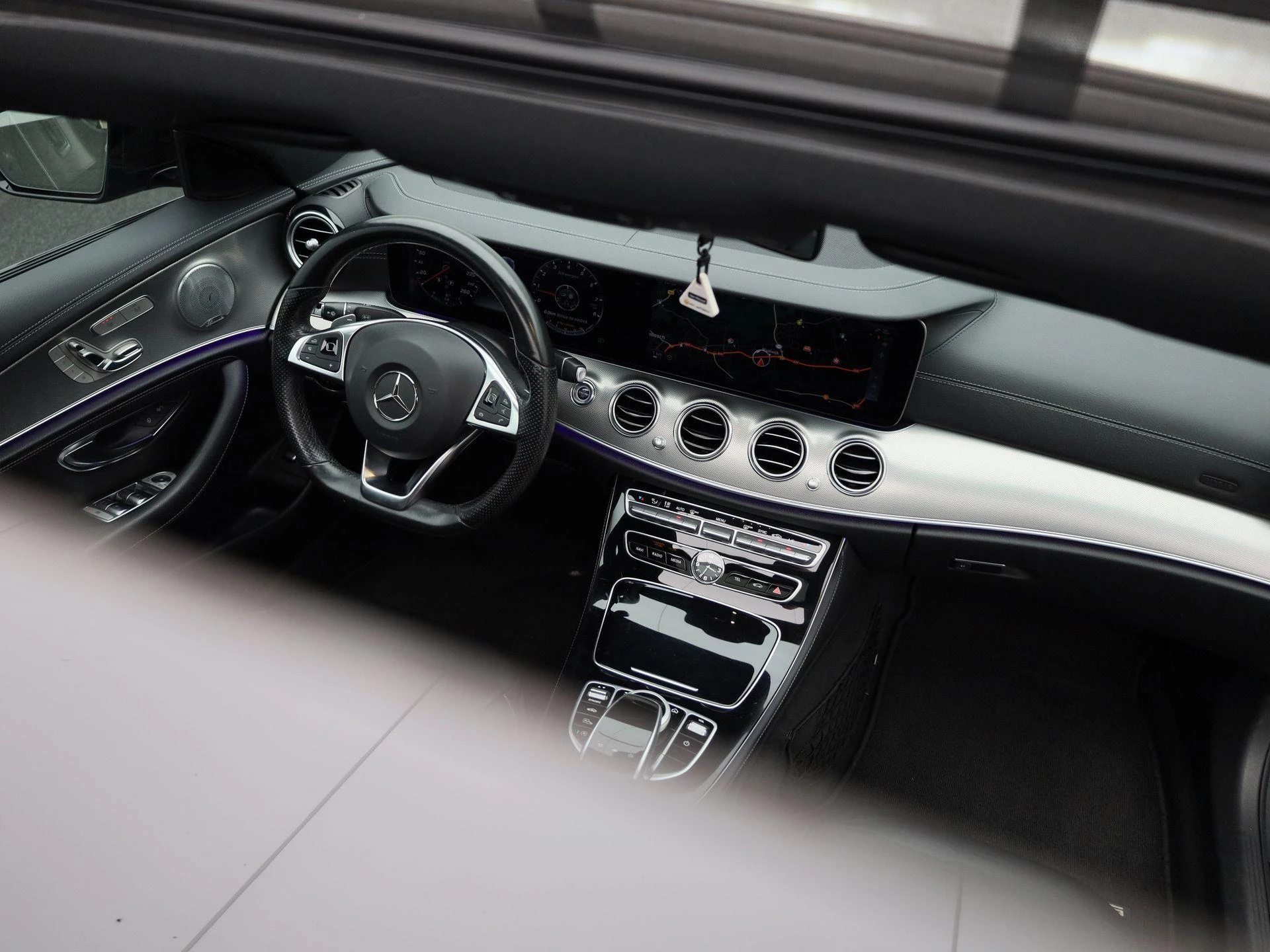 Mercedes-Benz-E-Klasse-image-38