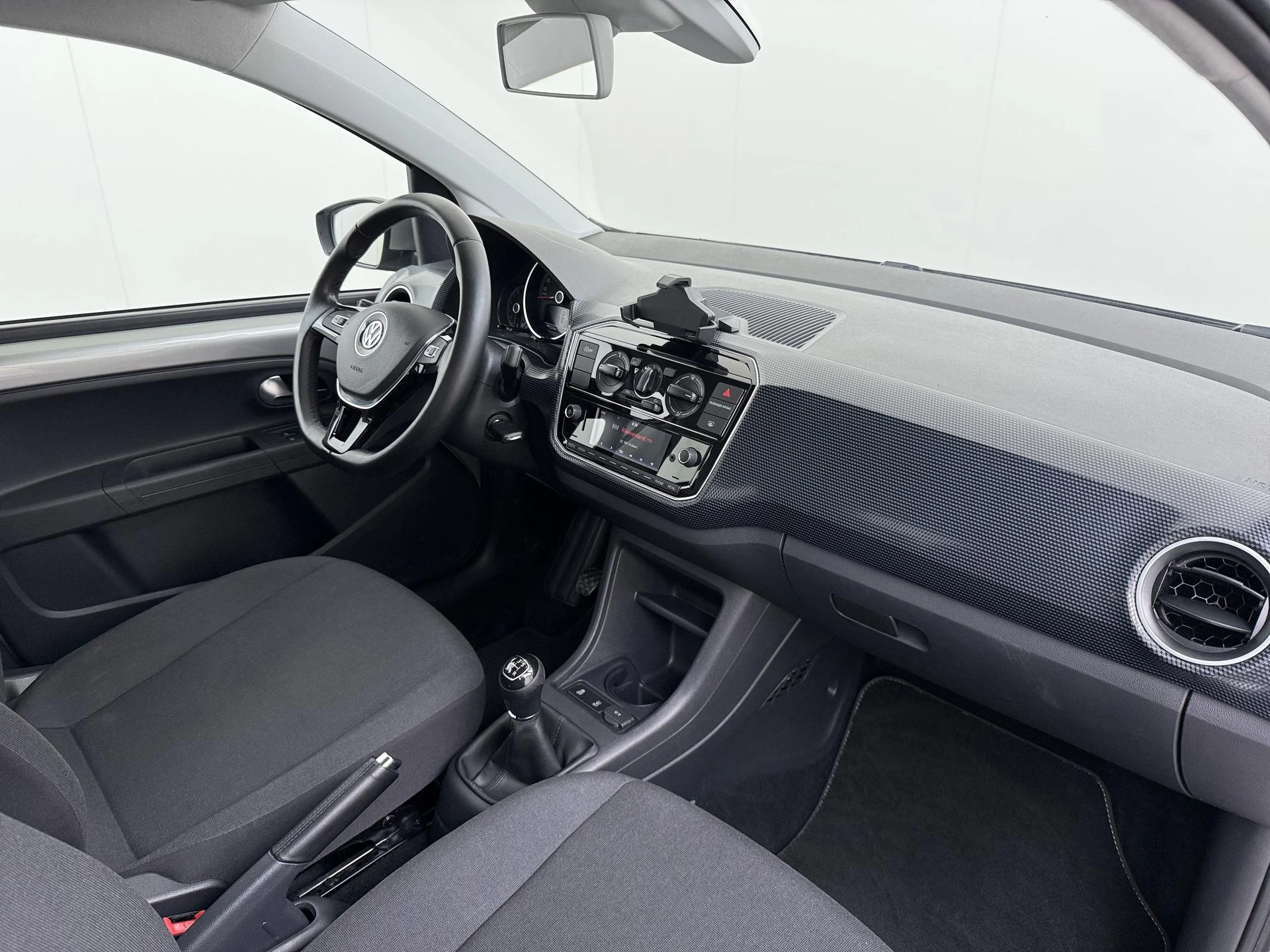 Volkswagen-up!-image-26