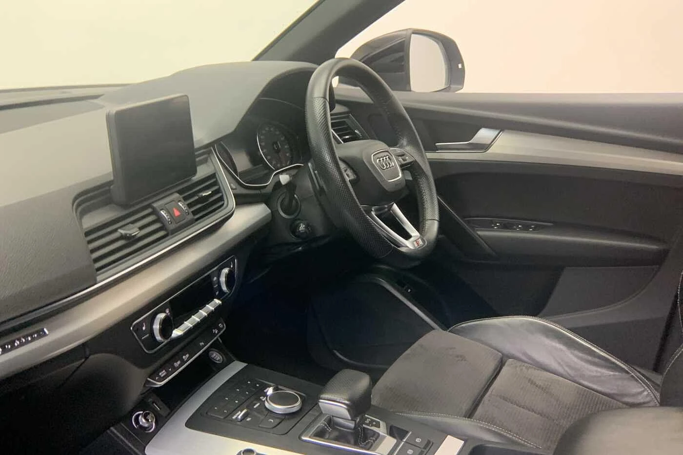 Audi-Q5-image-1