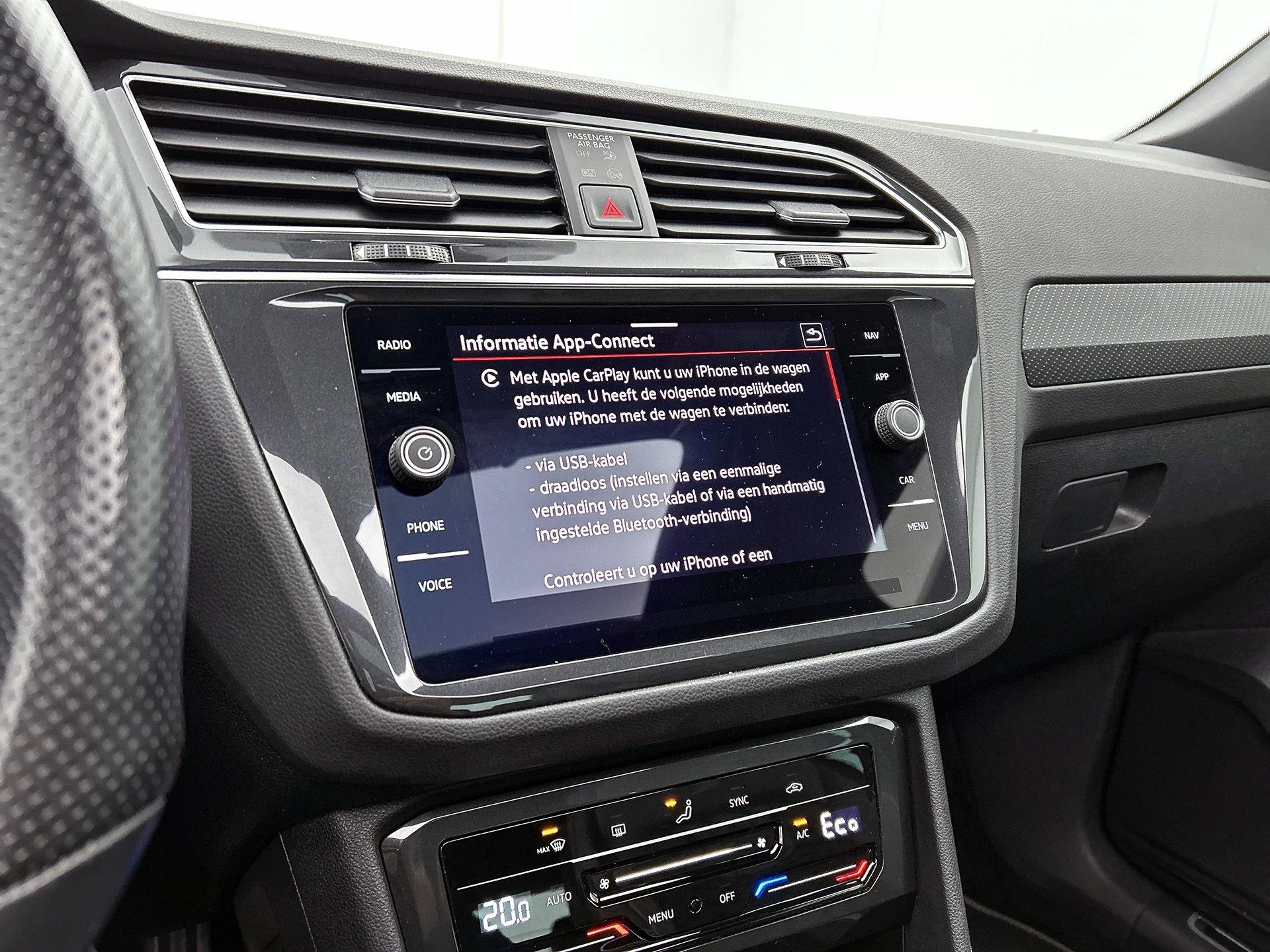 Volkswagen-Tiguan-image-11