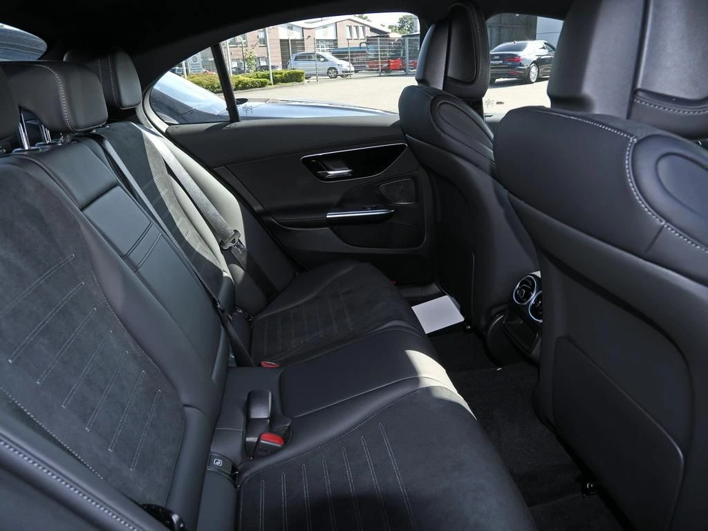 Mercedes-Benz-C-Klasse 300-image-14