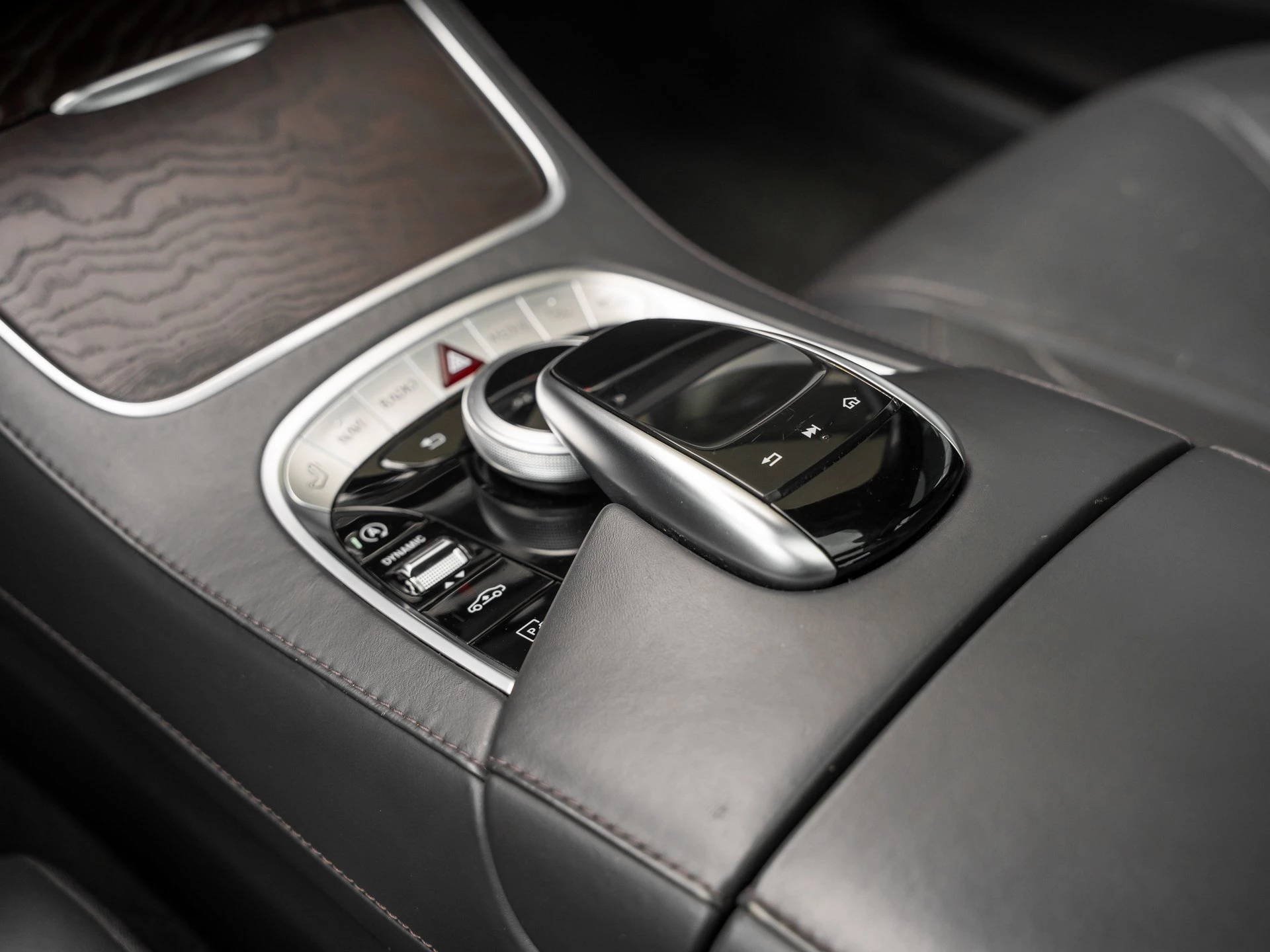 Mercedes-Benz-S-Klasse-image-16