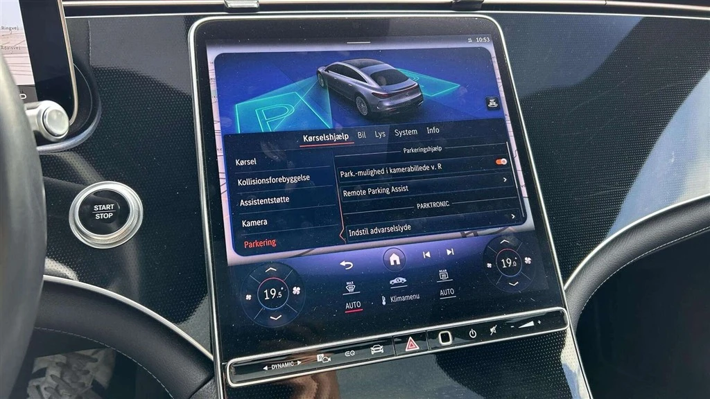 Mercedes-Benz-EQS-image-21
