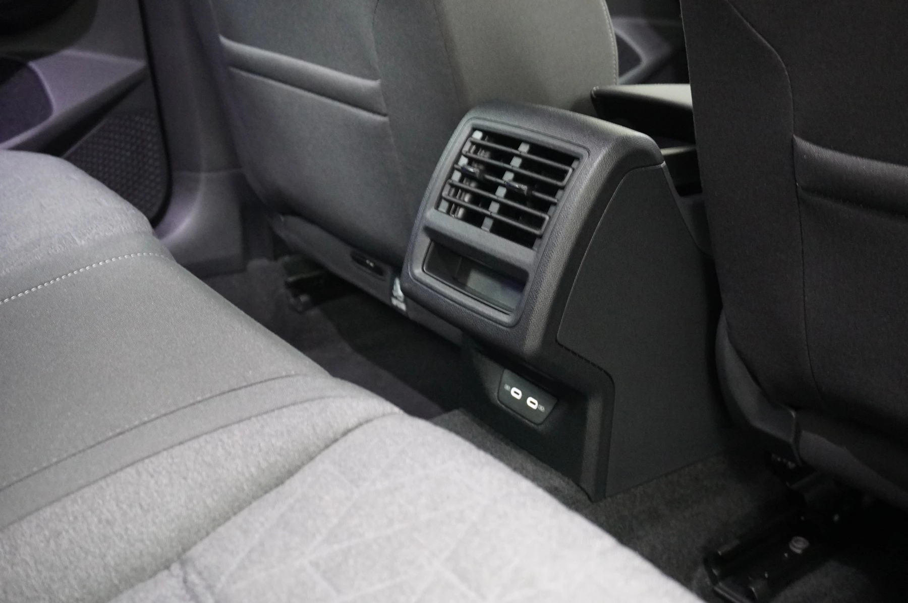 Volkswagen-Golf-image-31