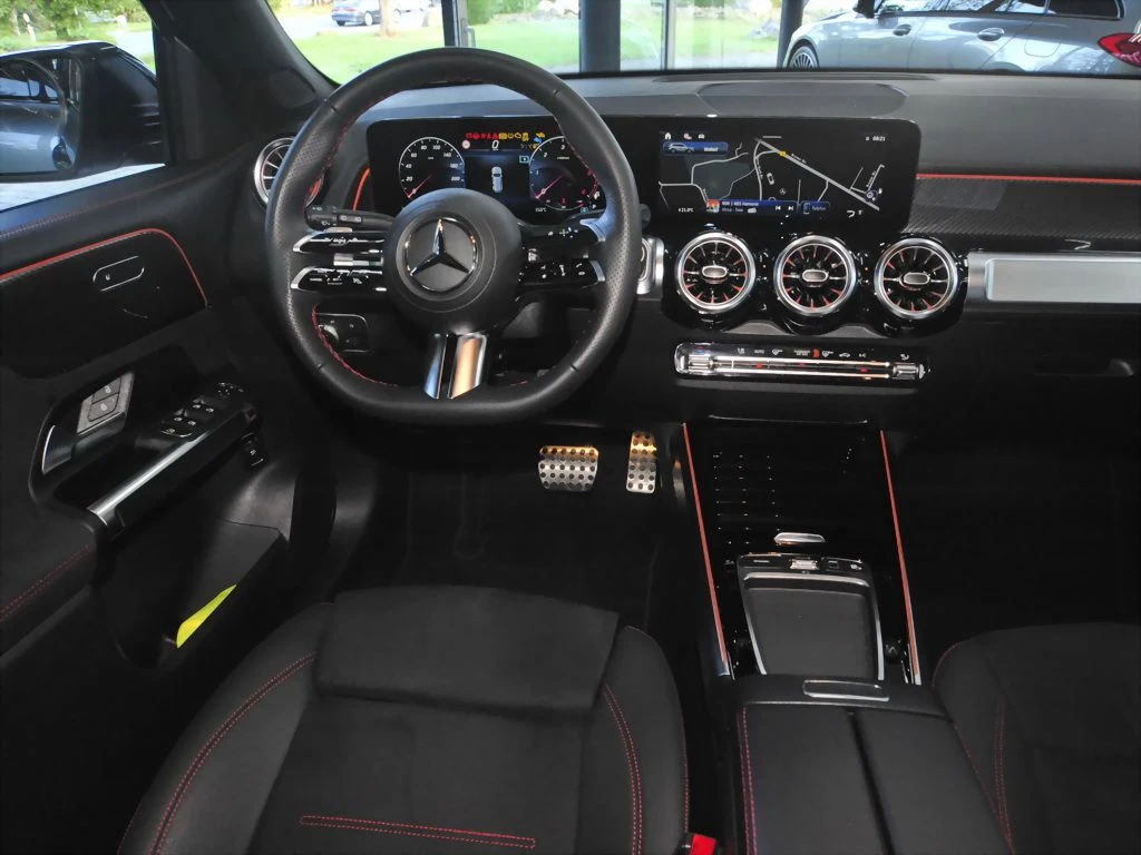 Mercedes-Benz-GLB 200 d-image-9