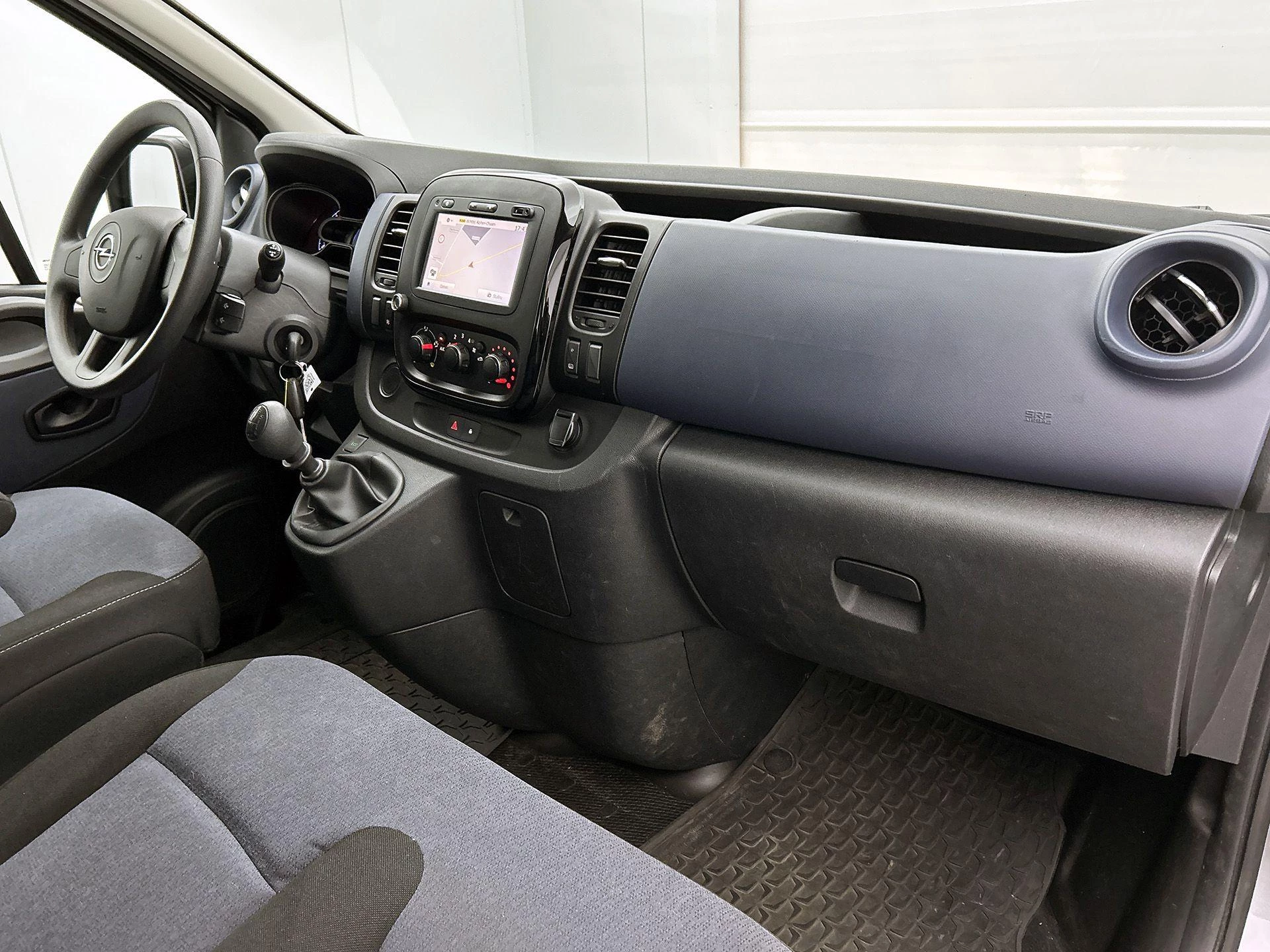 Opel-Vivaro-image-18