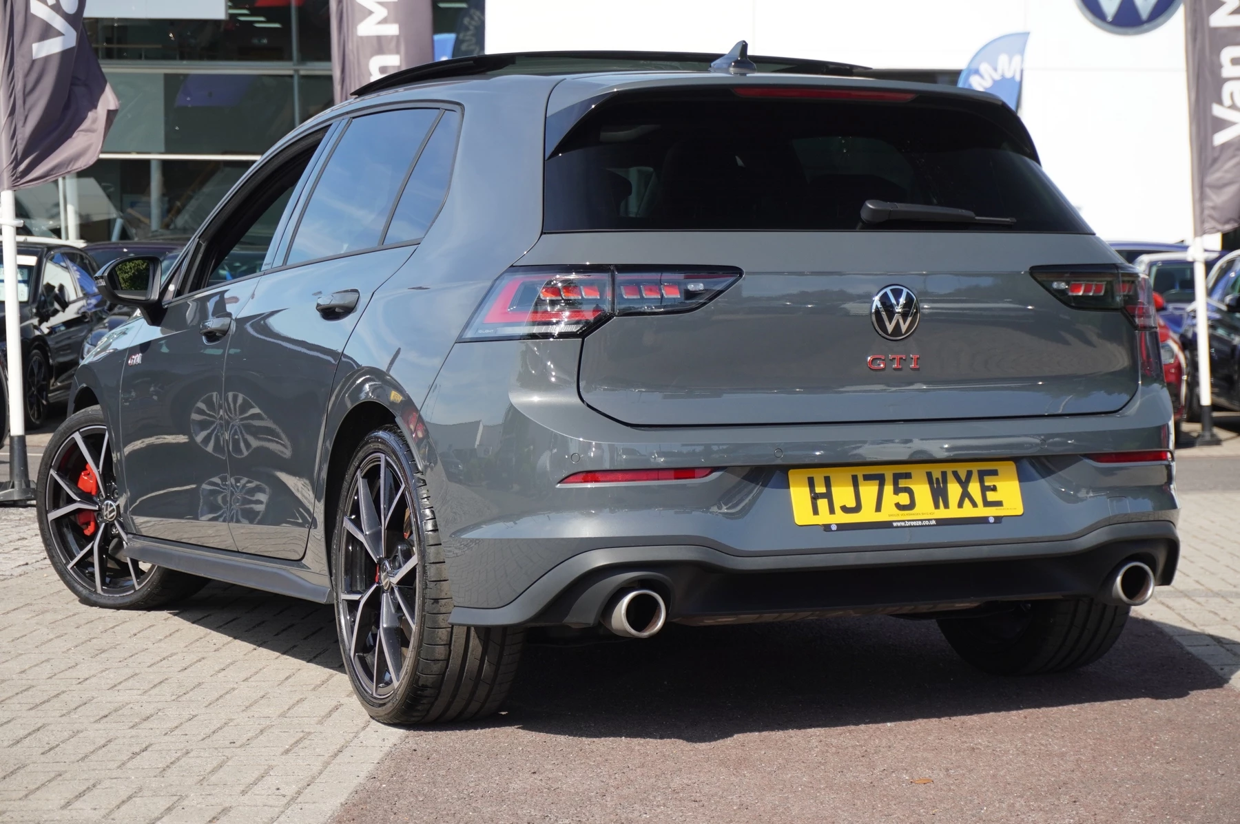 Volkswagen-Golf-image-2