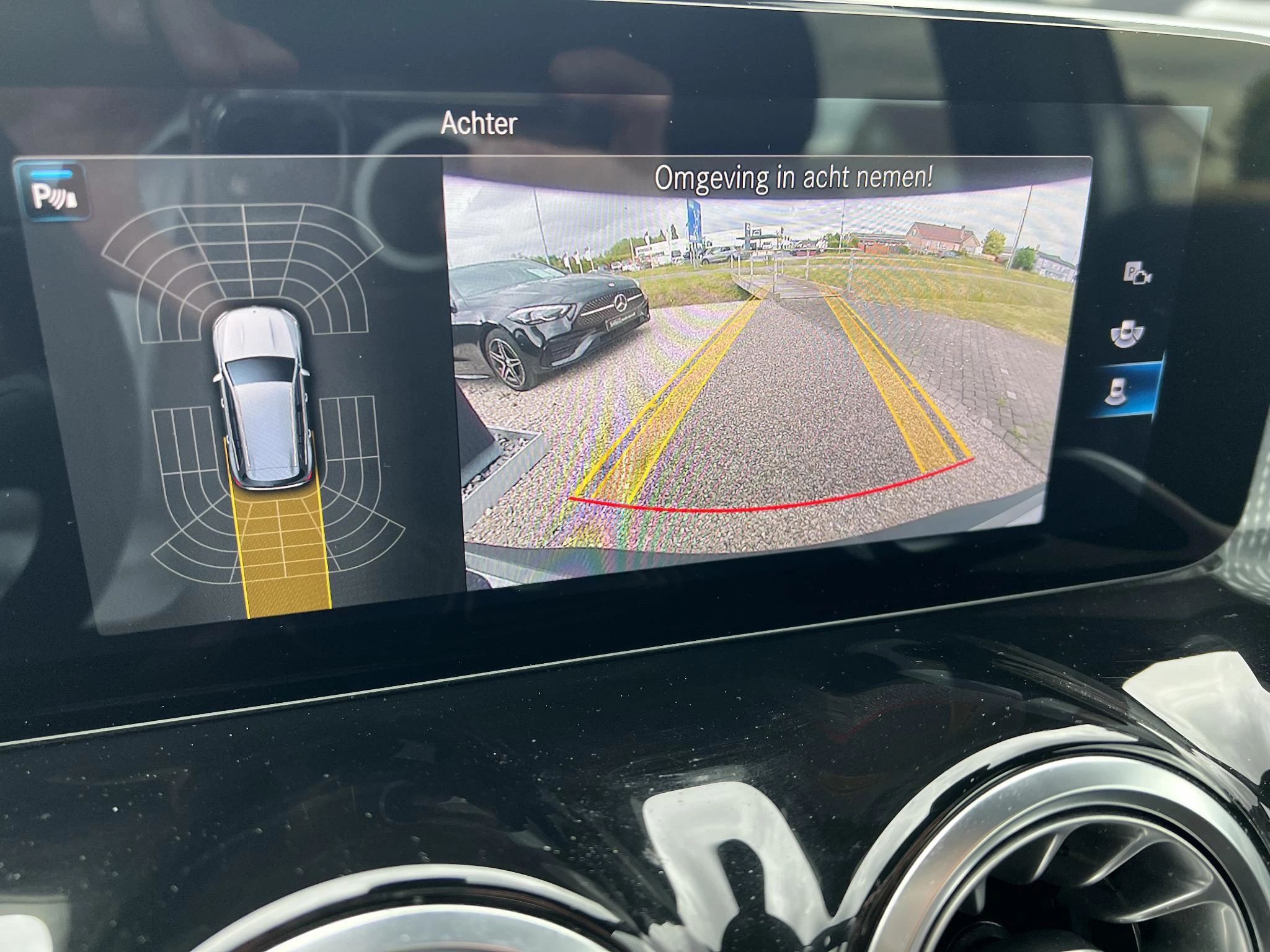 Mercedes-Benz-EQB-image-9