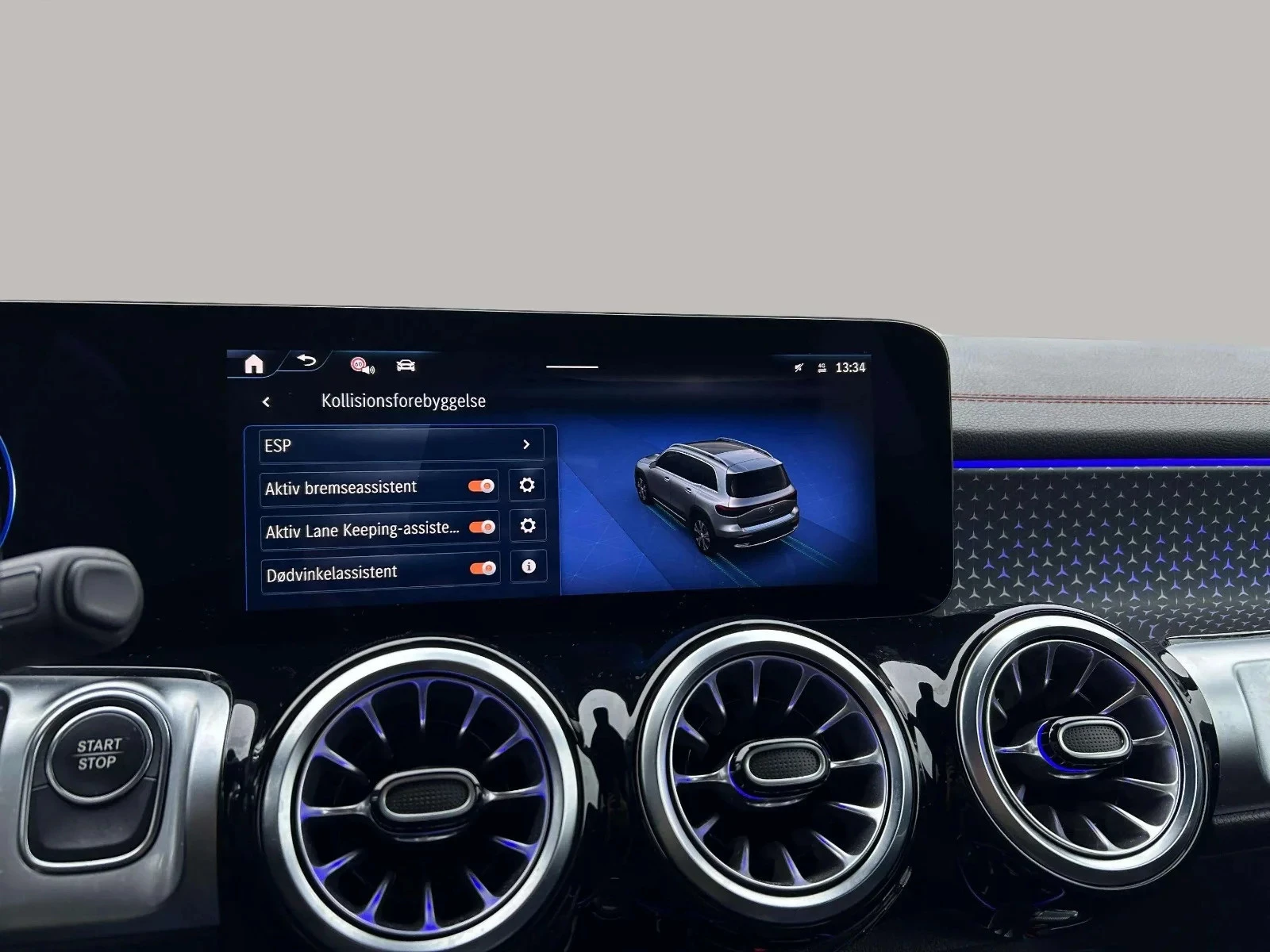 Mercedes-Benz-EQB-image-17