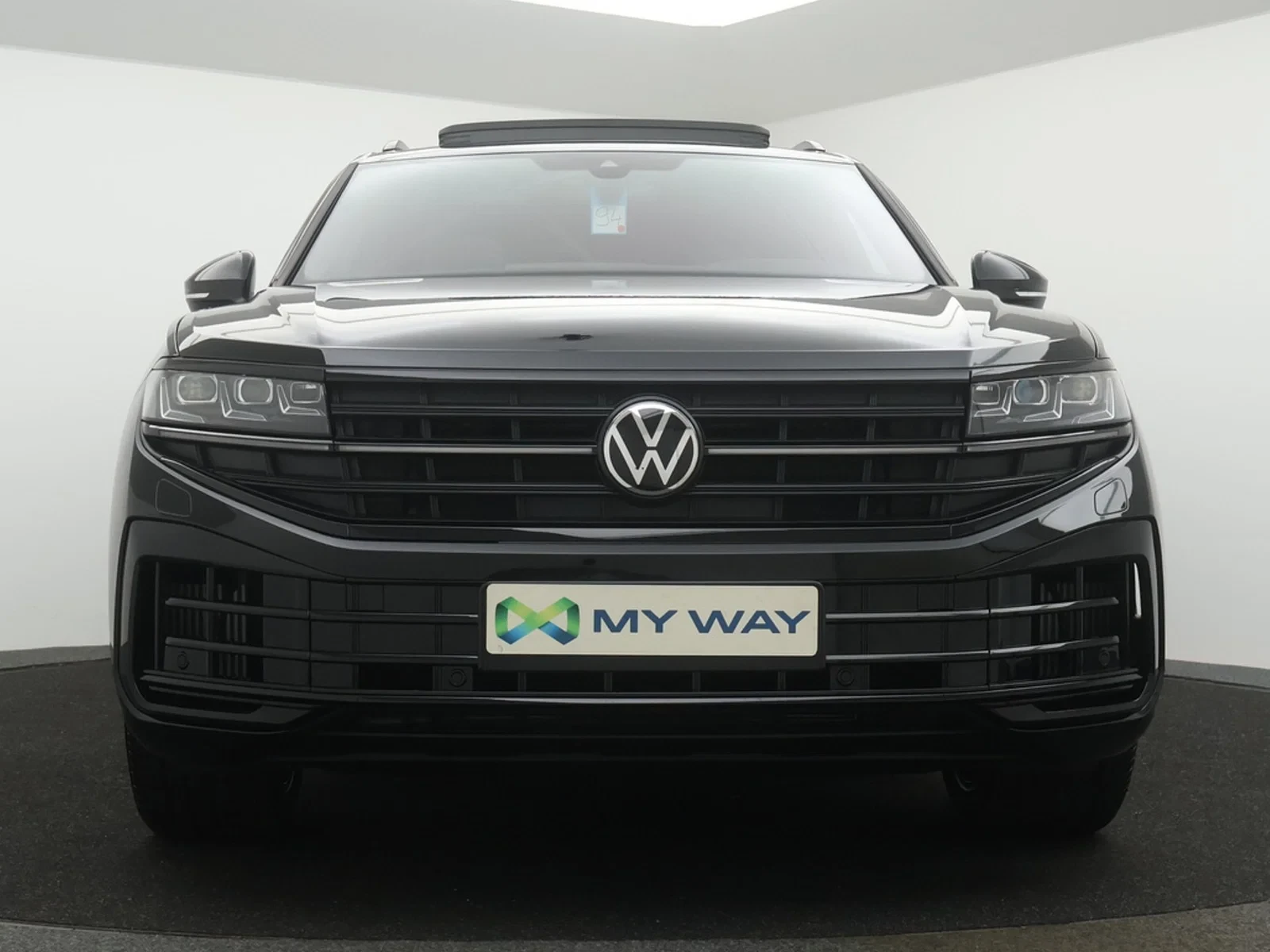 Volkswagen-Touareg-image-5
