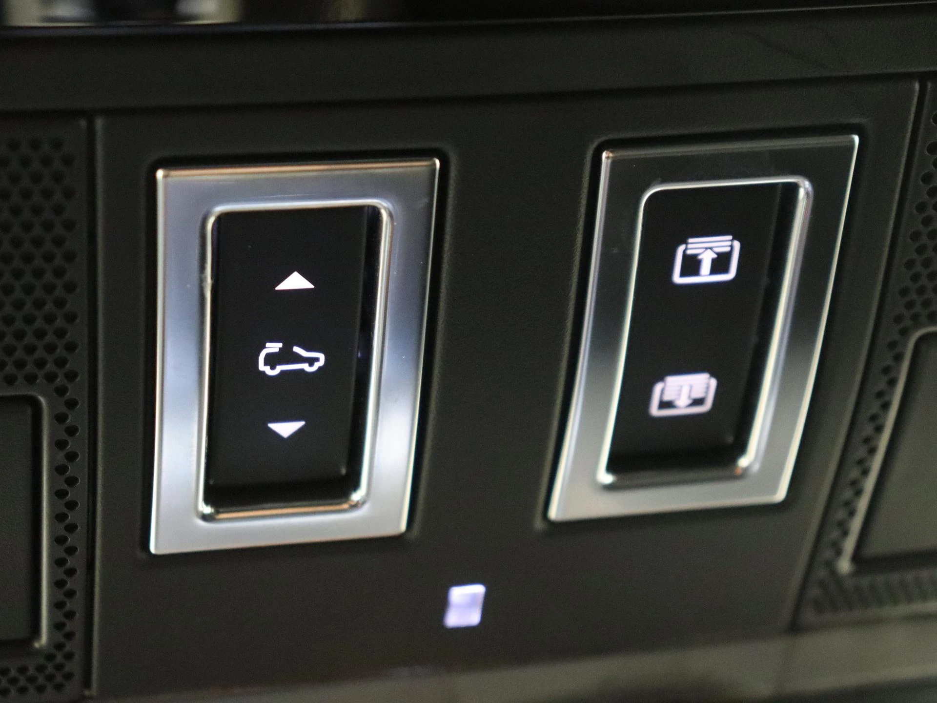 Land Rover-Range Rover Evoque-image-22