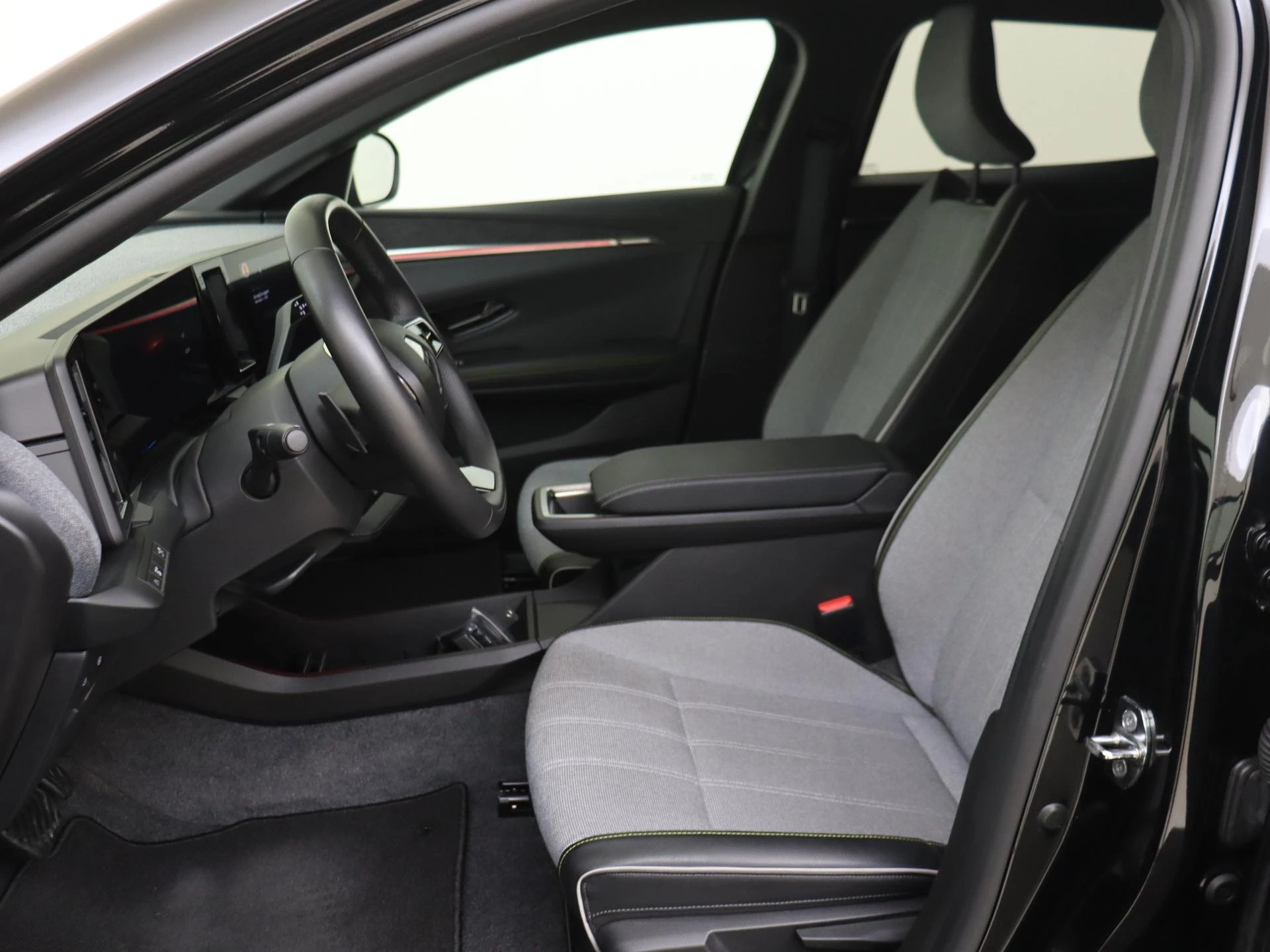 Renault-Megane E-Tech-image-18