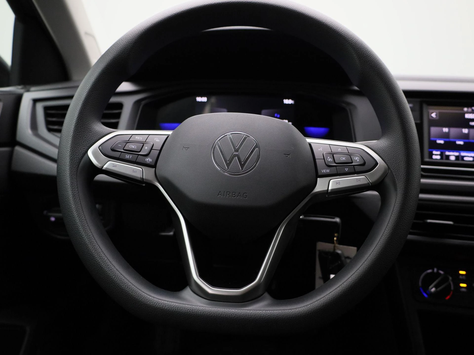 Volkswagen-Polo-image-6
