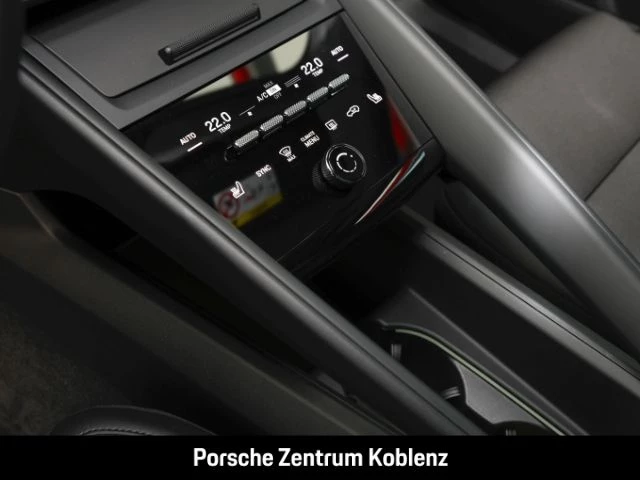 Porsche Macan 4 -
