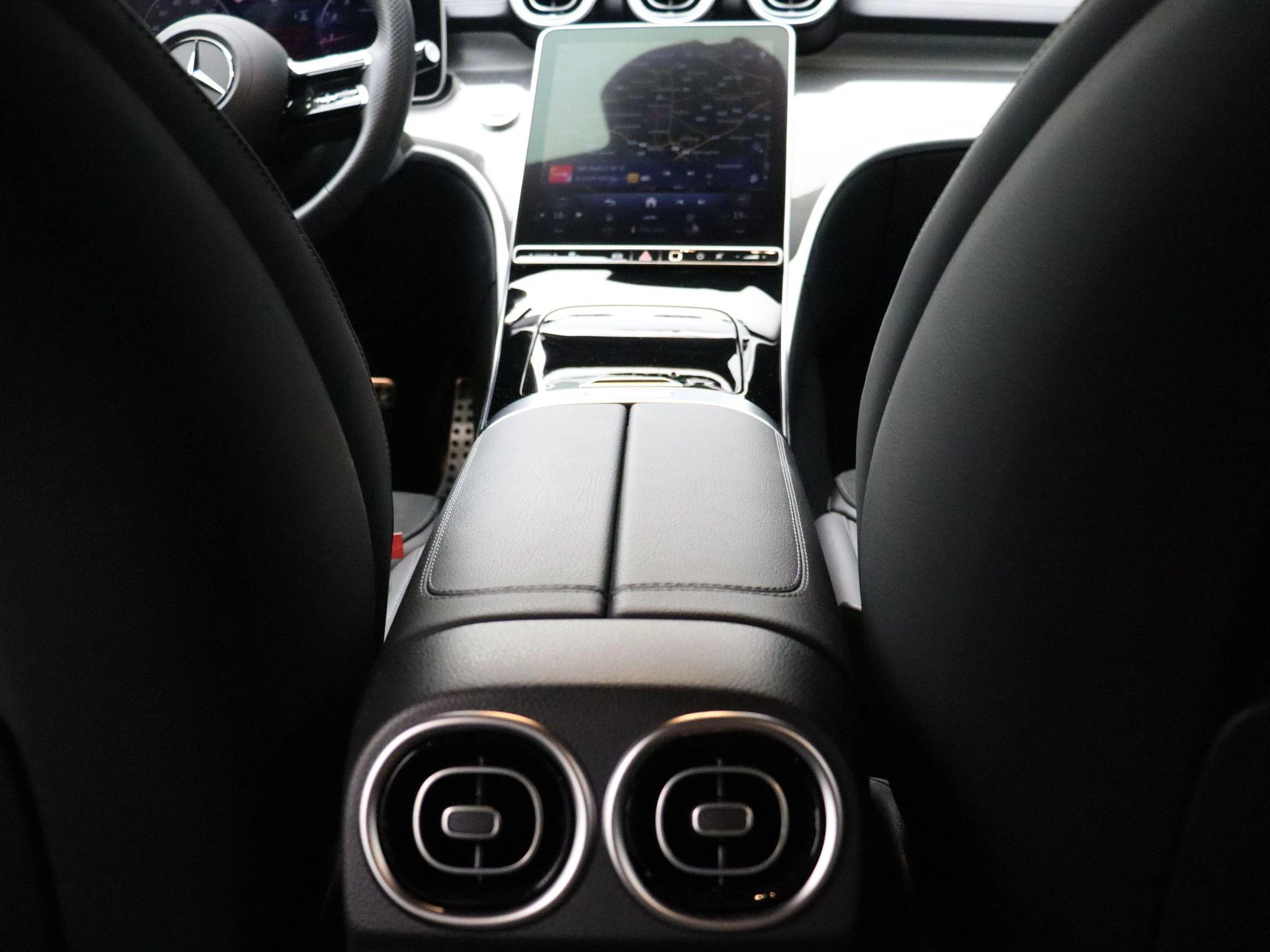 Mercedes-Benz-C-Klasse-image-23