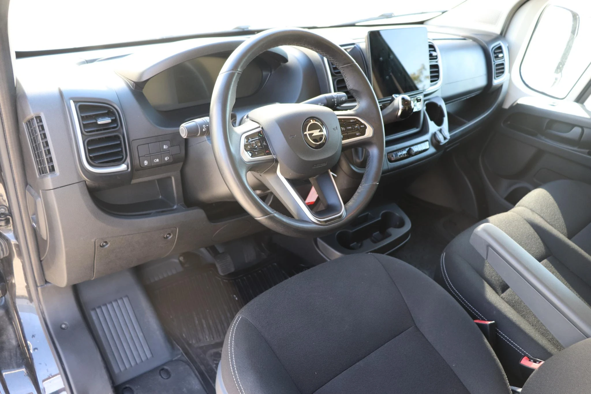 Opel-Movano-image-13