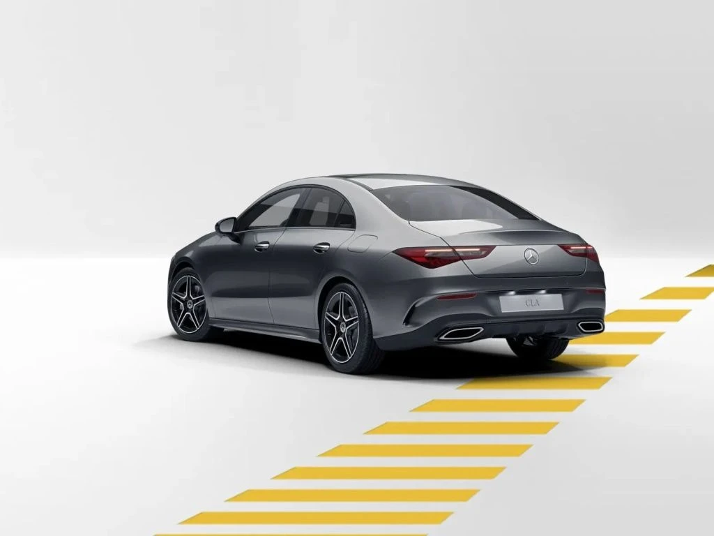 Mercedes-Benz-CLA 220-image-4