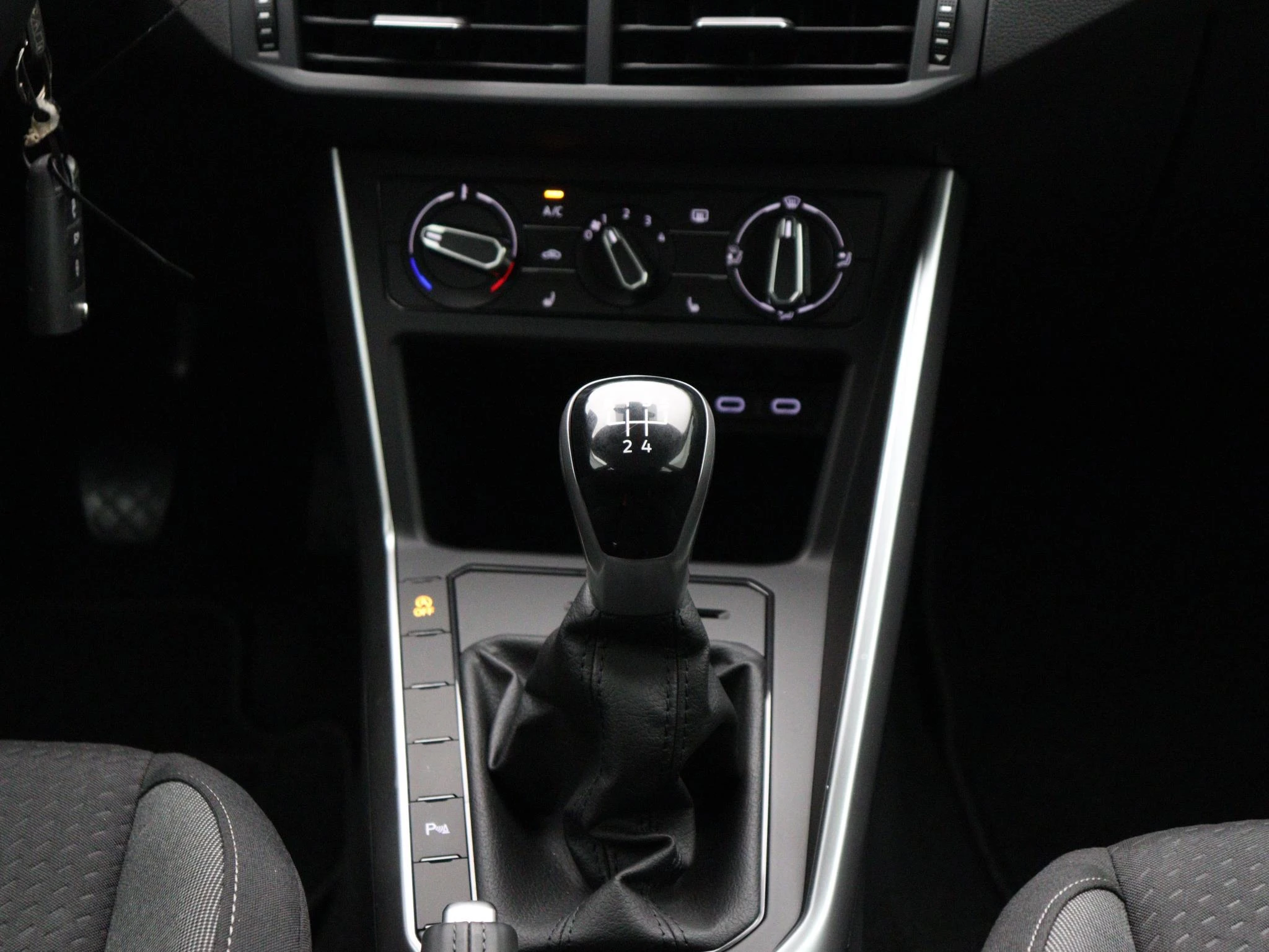 Volkswagen-Polo-image-8