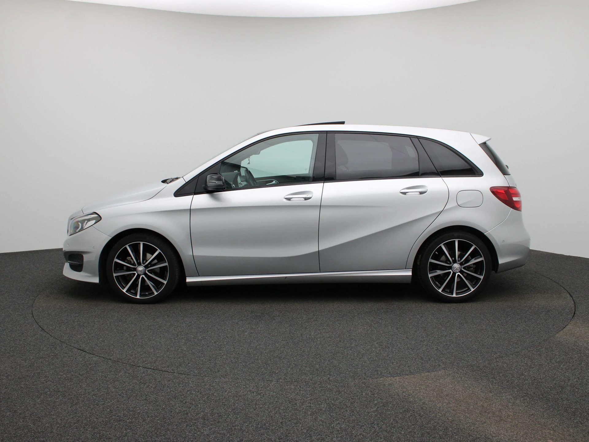 Mercedes-Benz-B-Klasse-image-3
