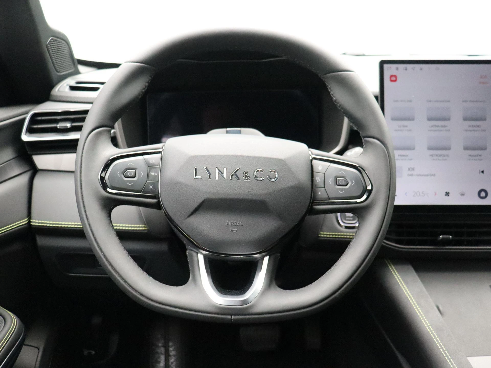 Lynk & Co-01-image-13