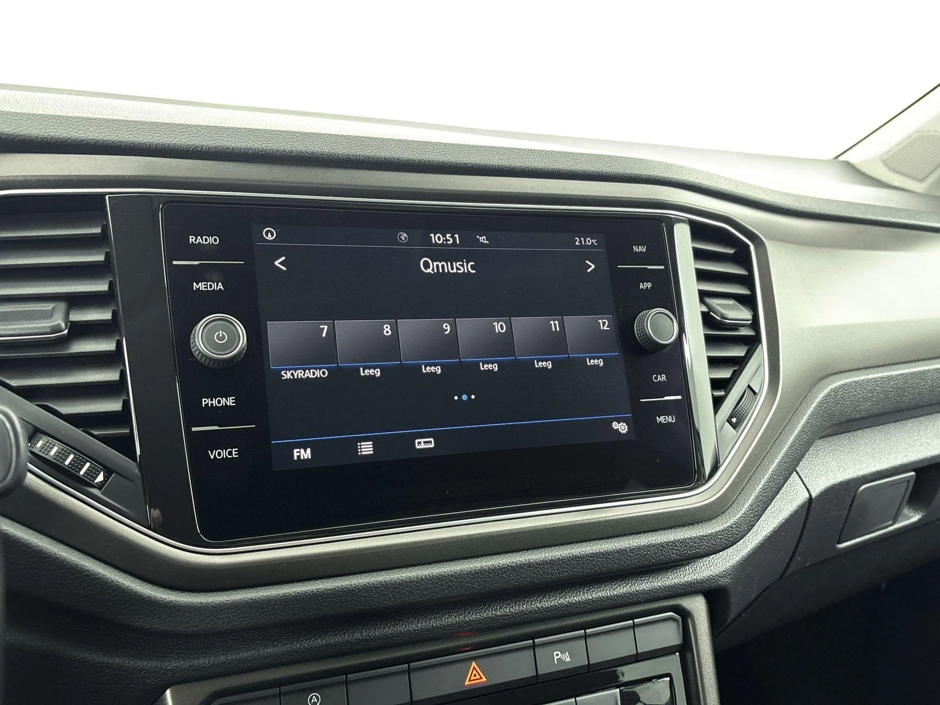 Volkswagen-T-Roc-image-10