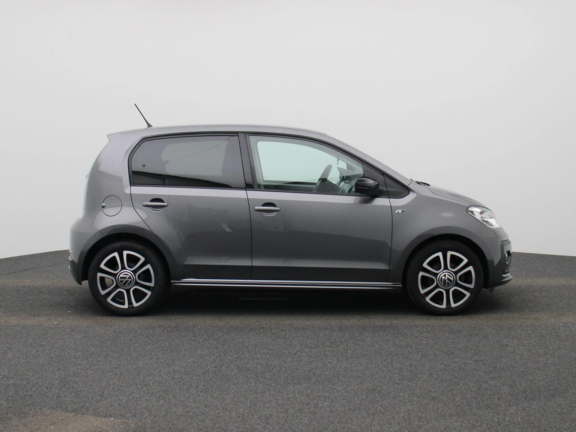 Volkswagen-up!-image-5