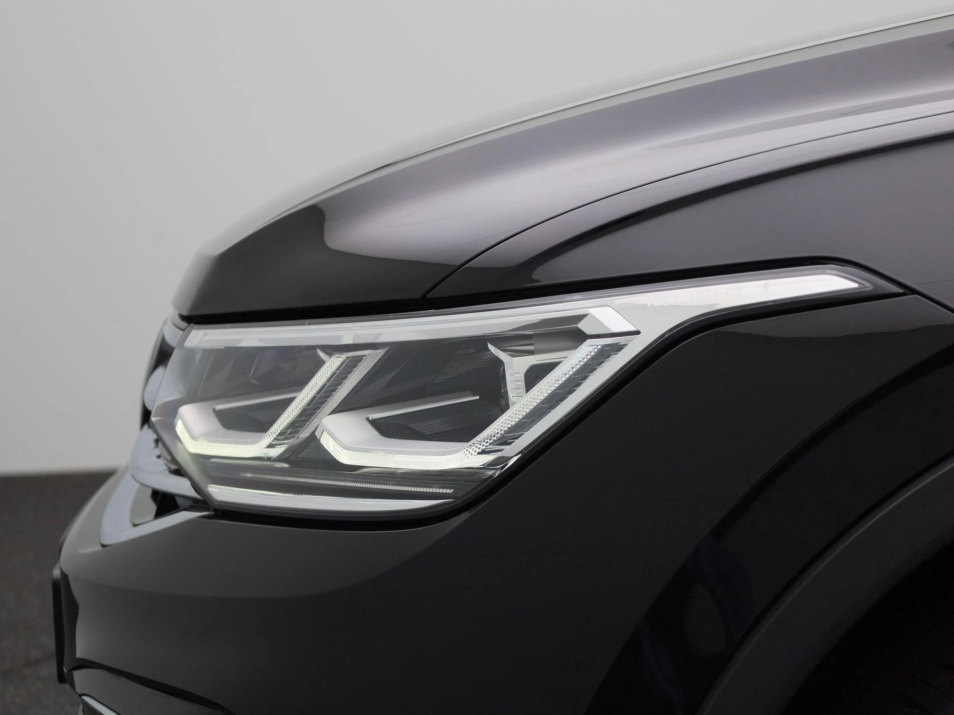 Volkswagen-Tiguan-image-15