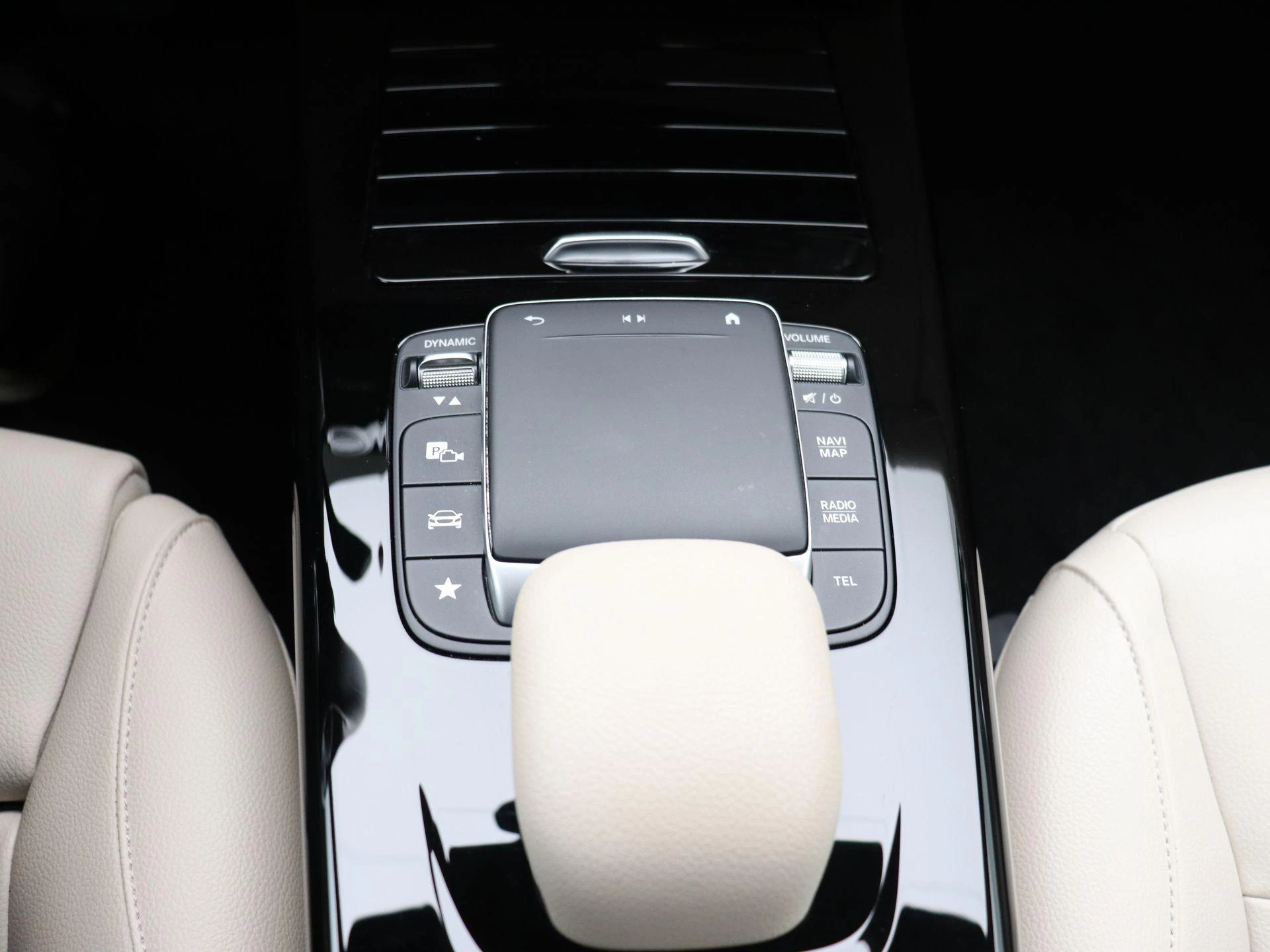 Mercedes-Benz Classe A 180 Business Line + LEDER + SENSOREN + CAMERA +