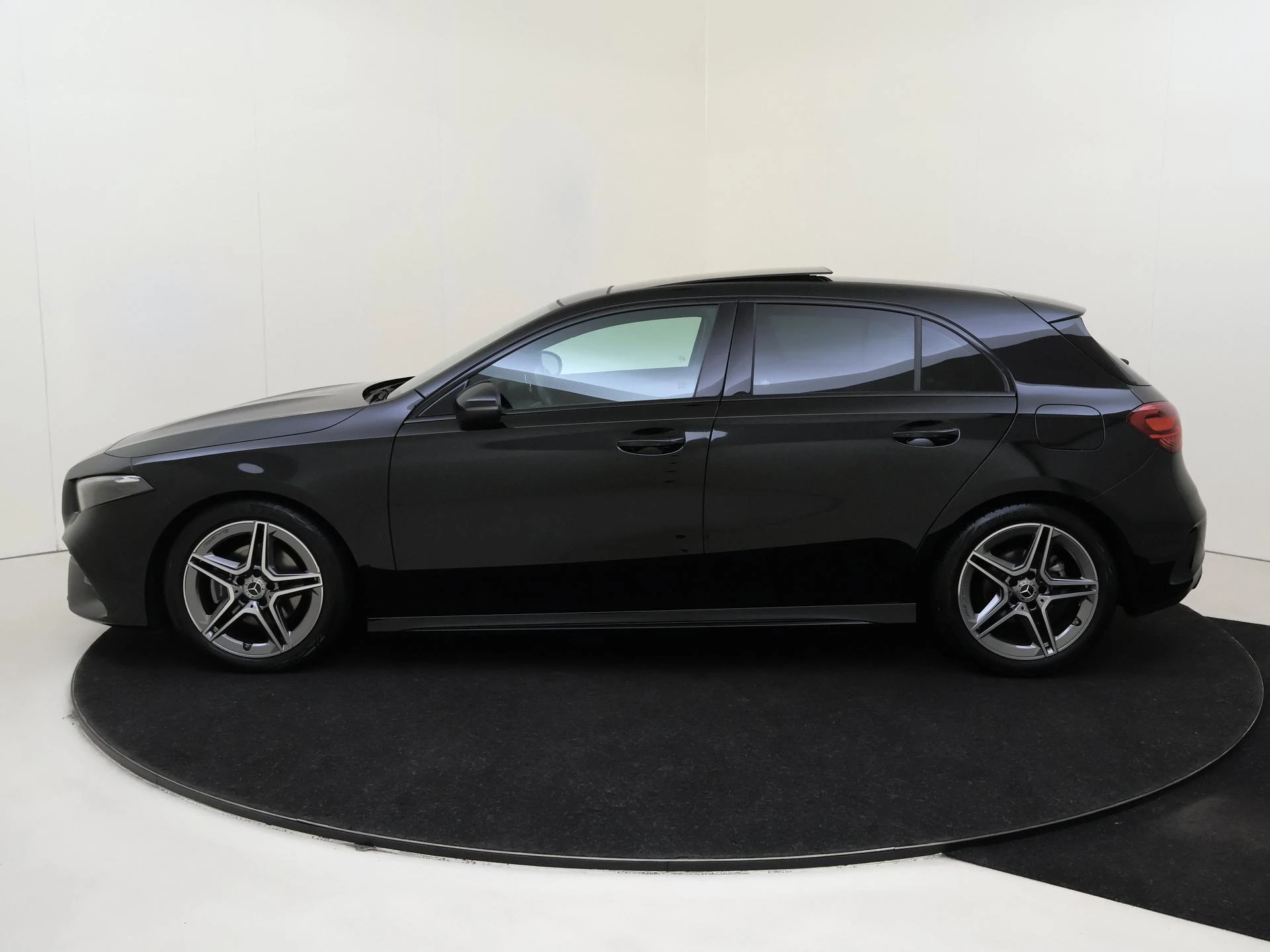 Mercedes-Benz-A-Klasse-image-8