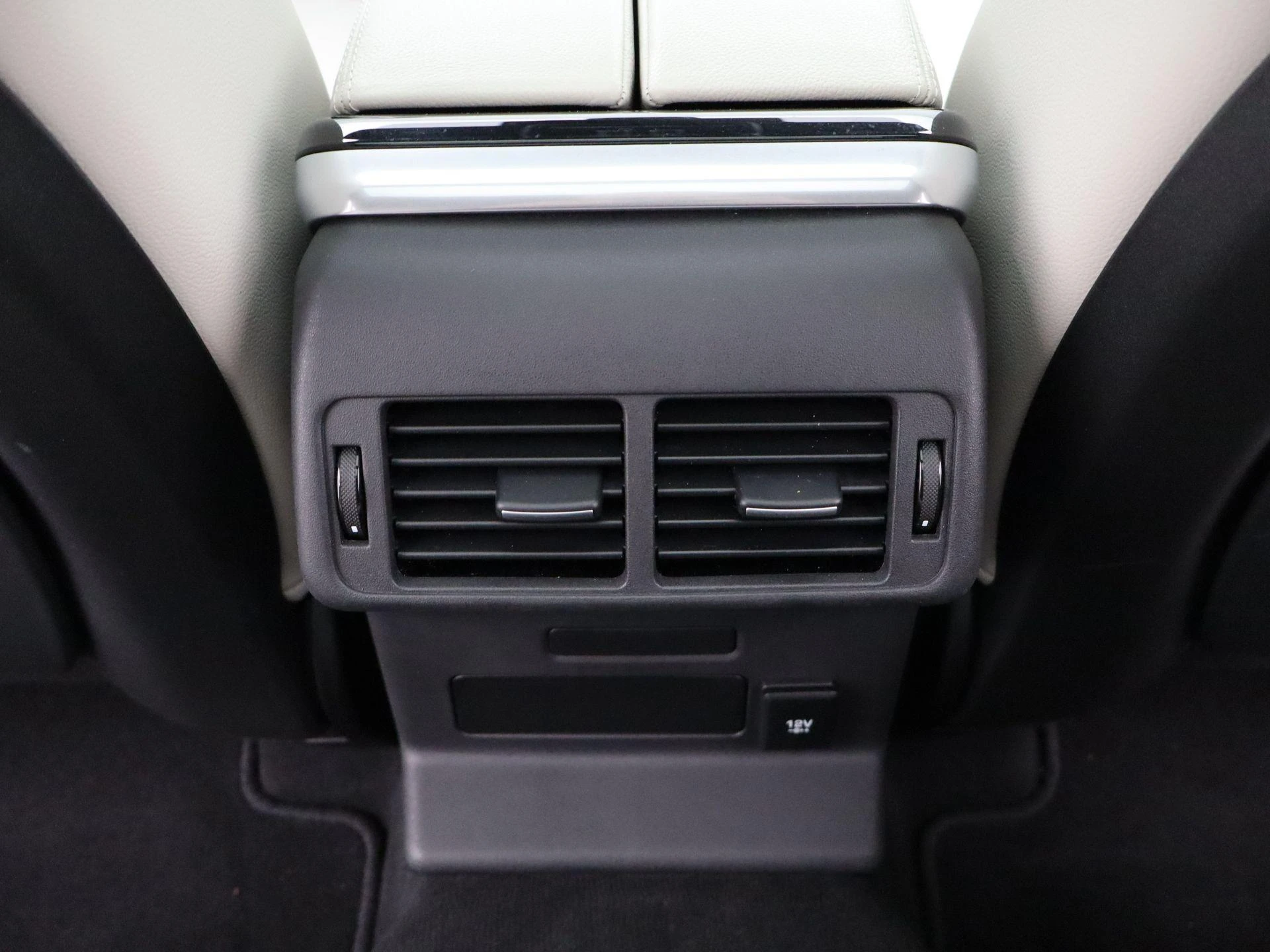 Land Rover-Range Rover Velar-image-37