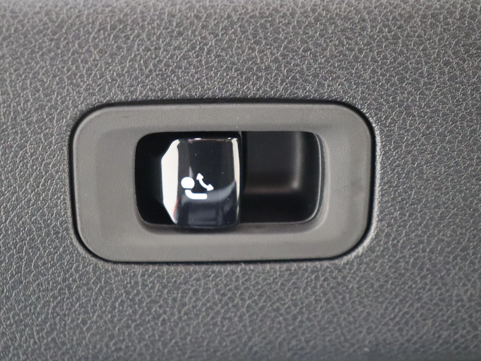 Mercedes-Benz-CLA-image-33