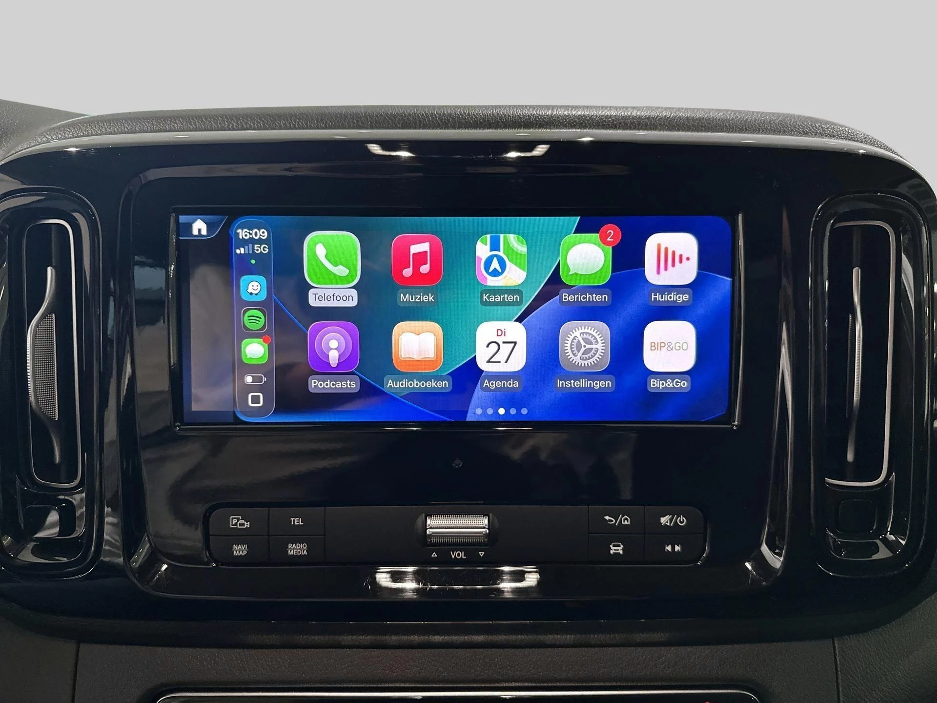 Mercedes-Benz-Vito-image-15