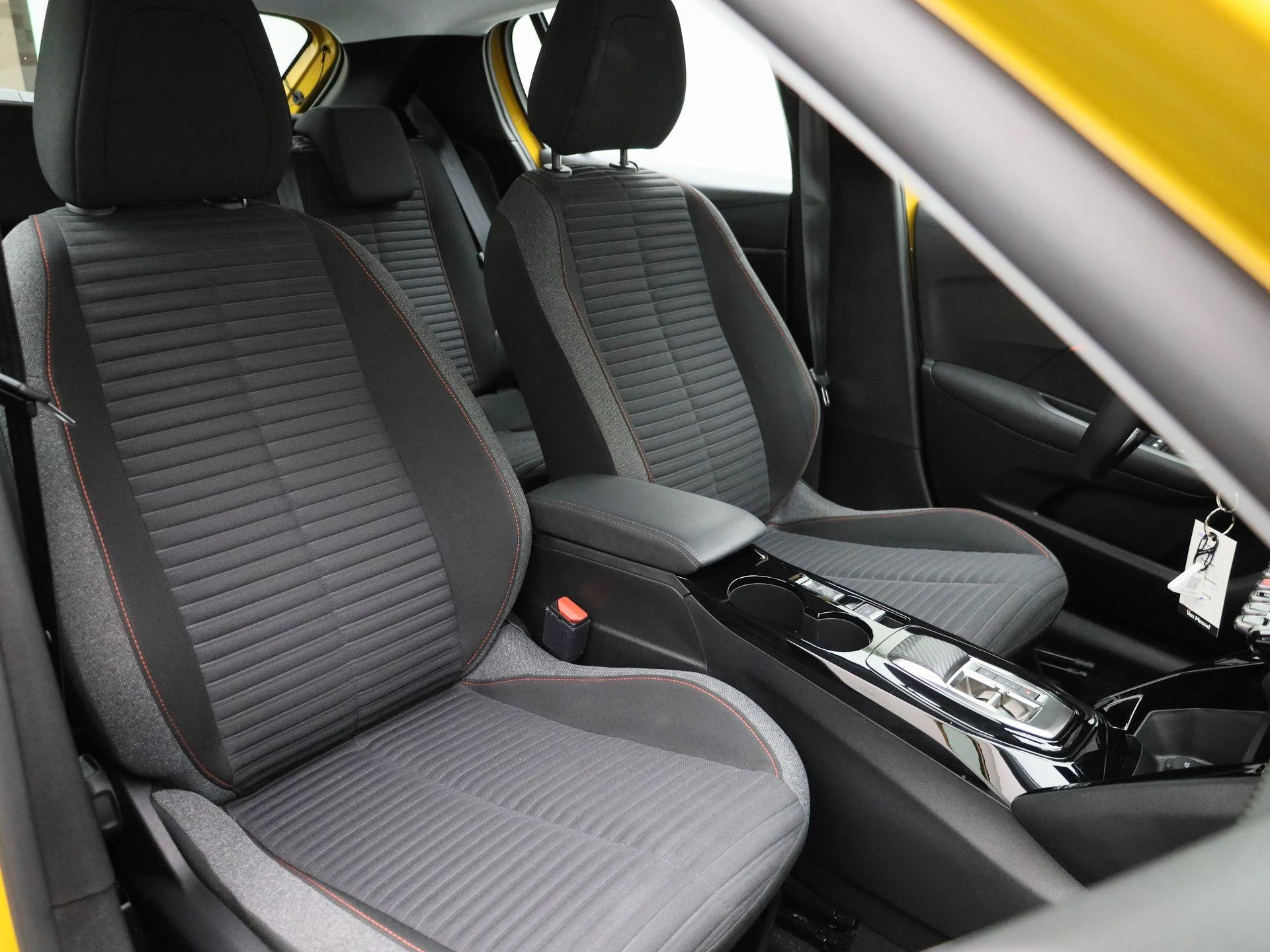 Peugeot-208-image-34