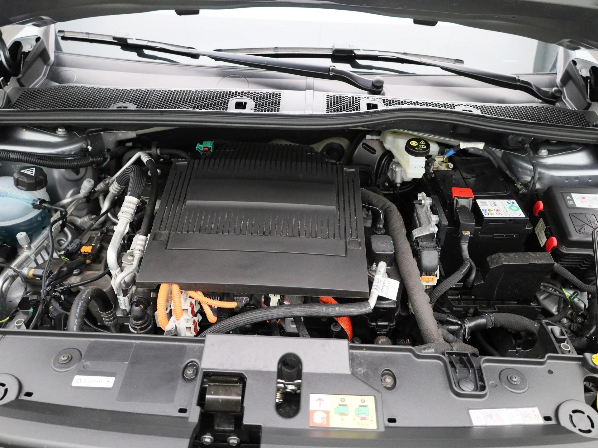 Peugeot e-208 - 33