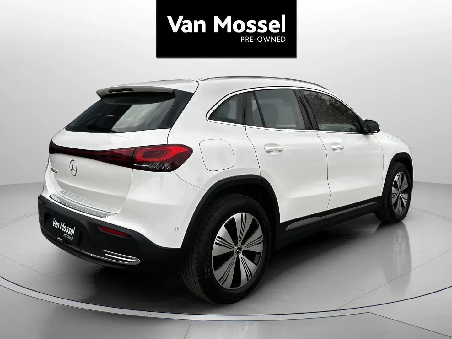 Mercedes-Benz-EQA-image-4