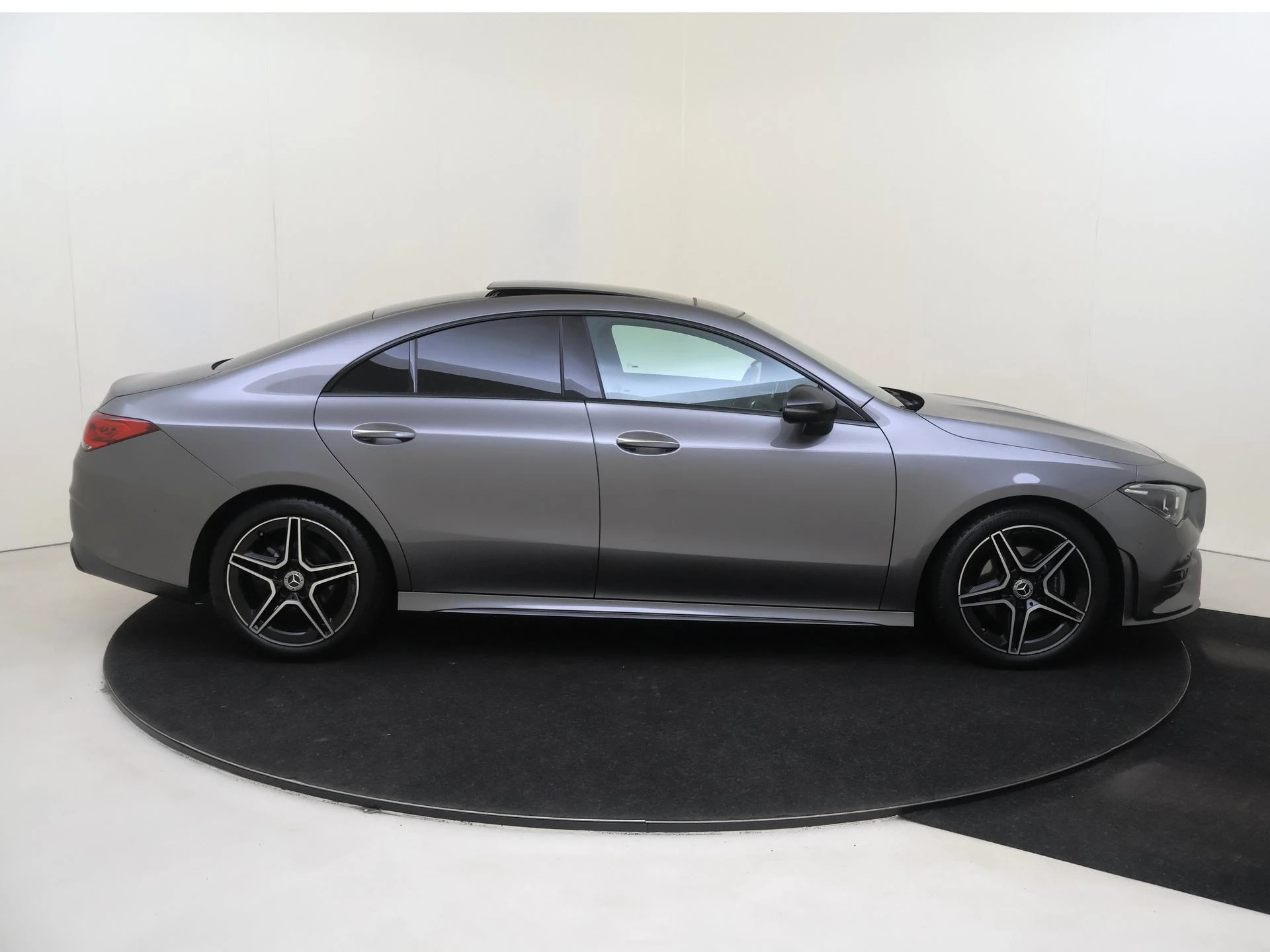 Mercedes-Benz-CLA-image-8