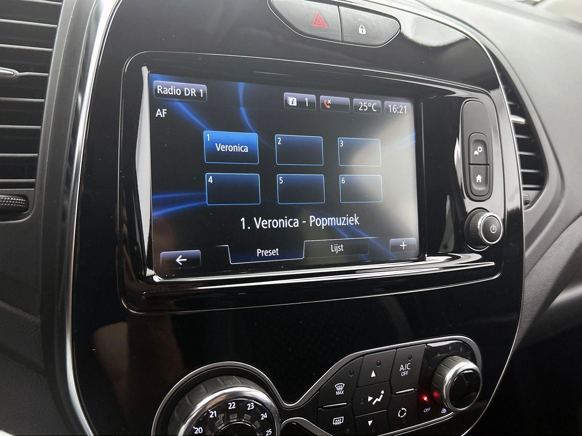 Renault-Captur-image-23