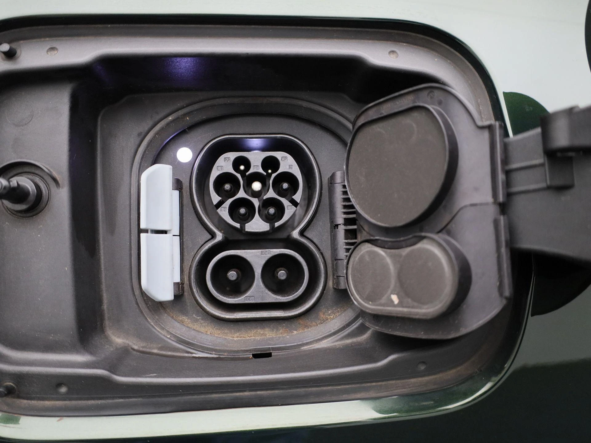 BMW-i4-image-45