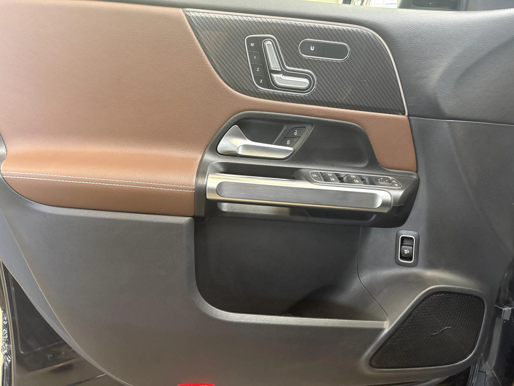 Mercedes-Benz-GLB-image-8