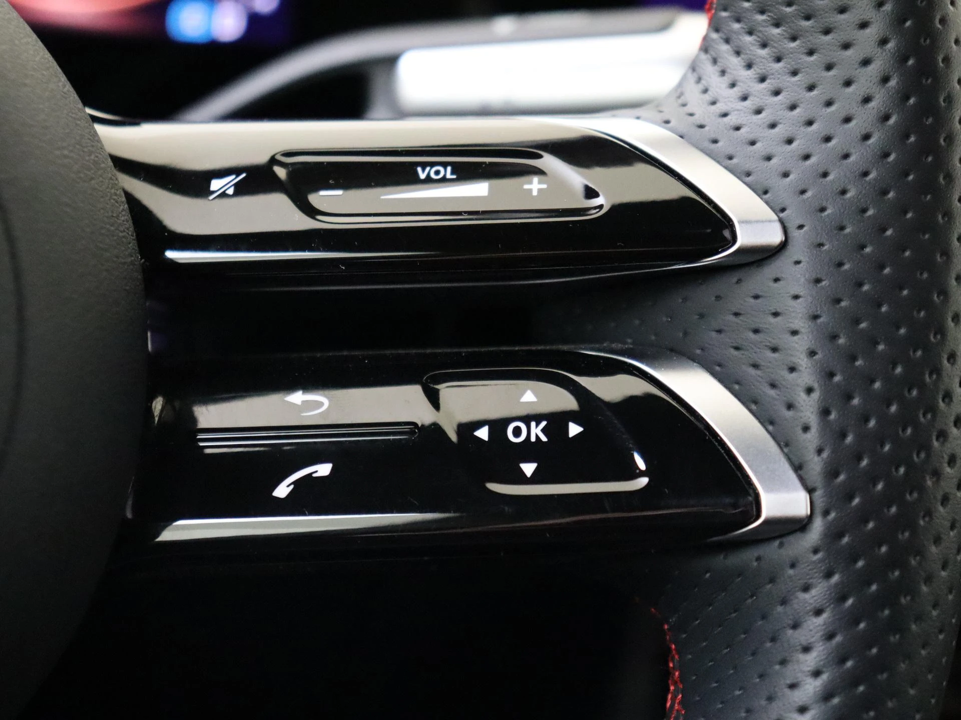 Mercedes-Benz-CLA-image-12