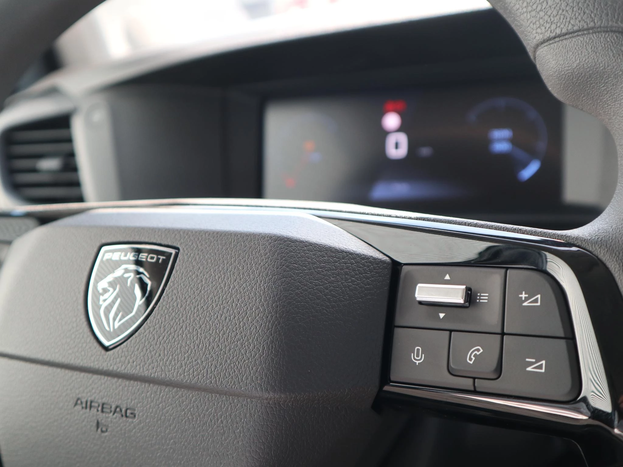 Peugeot-e-Expert-image-14