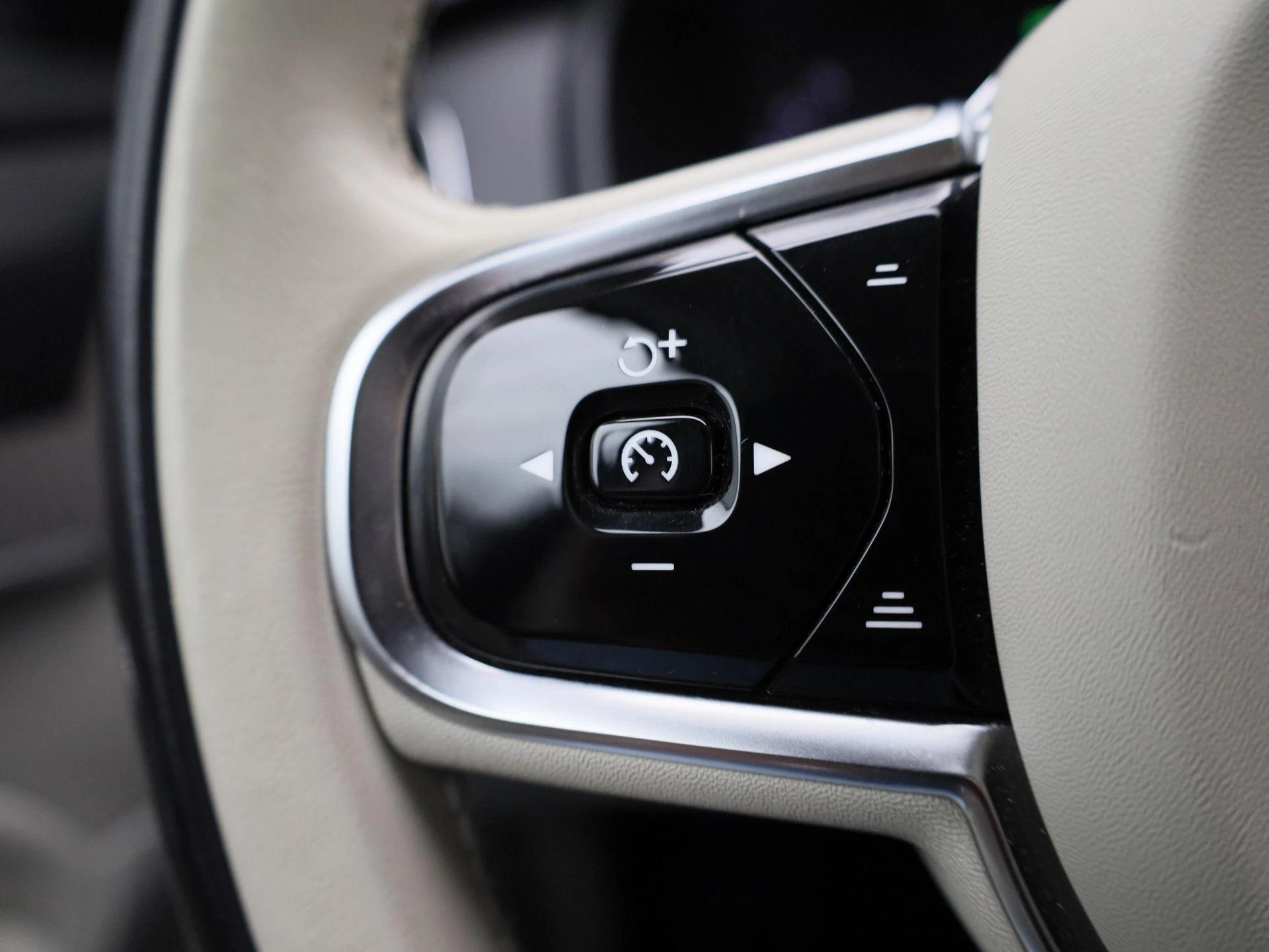 Volvo-XC90-image-20