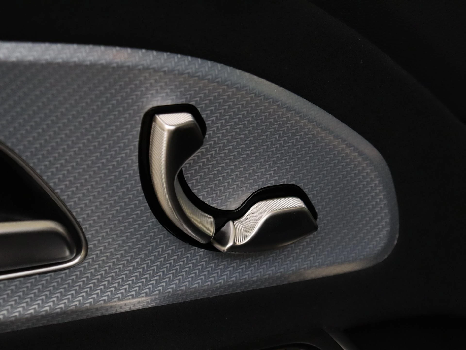 Mercedes-Benz-GLB-image-25